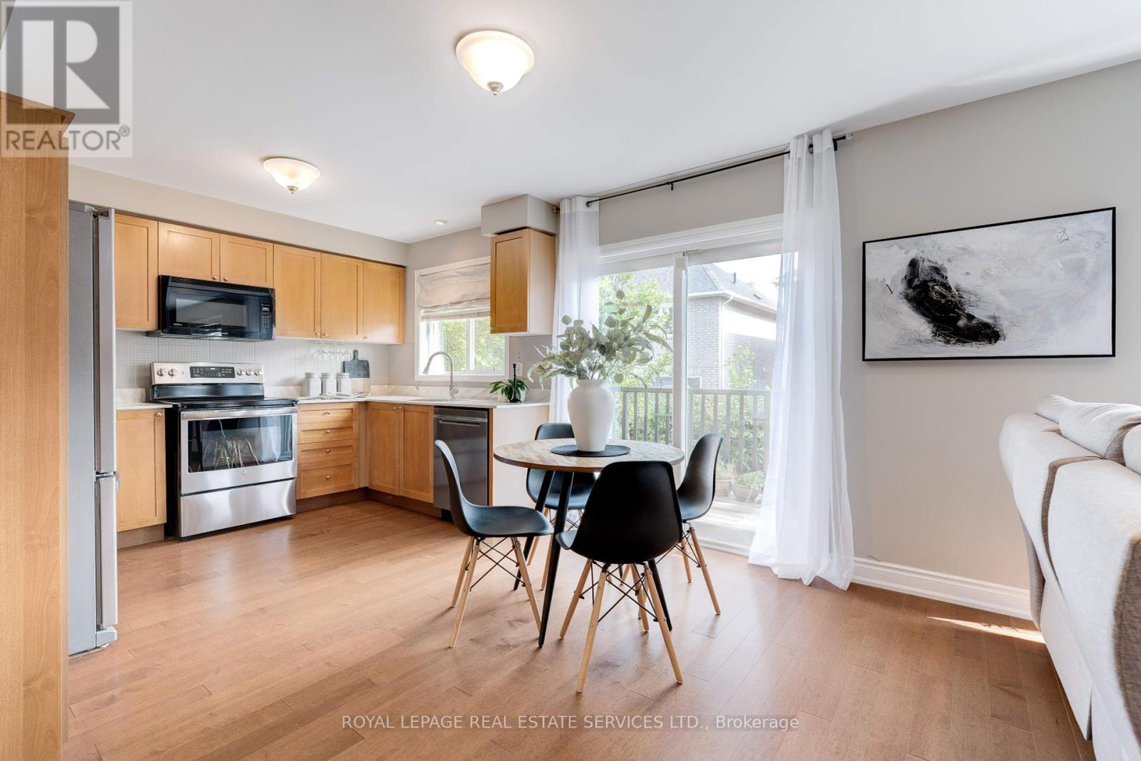 












2558 FALKLAND CRESCENT

,
Oakville,




Ontario
L6M4Y1

