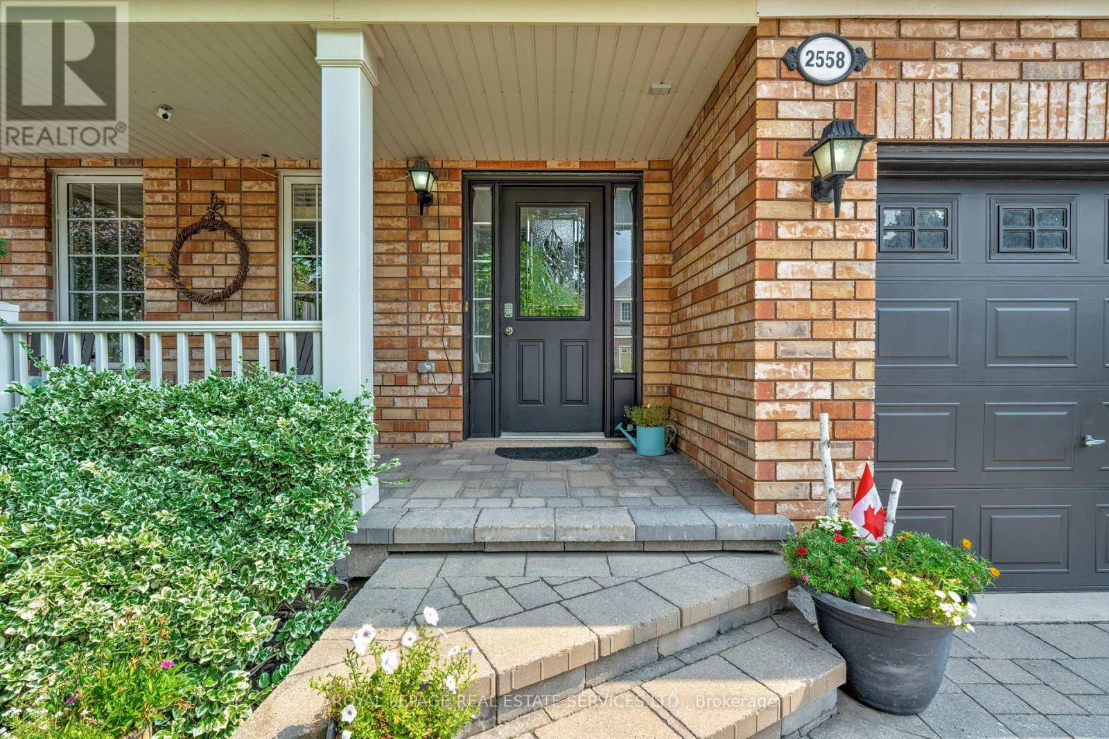 












2558 FALKLAND CRESCENT

,
Oakville,




Ontario
L6M4Y1

