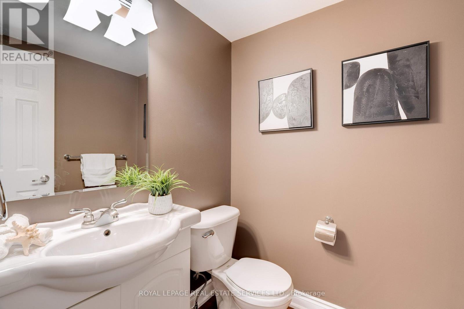 












2558 FALKLAND CRESCENT

,
Oakville,




Ontario
L6M4Y1

