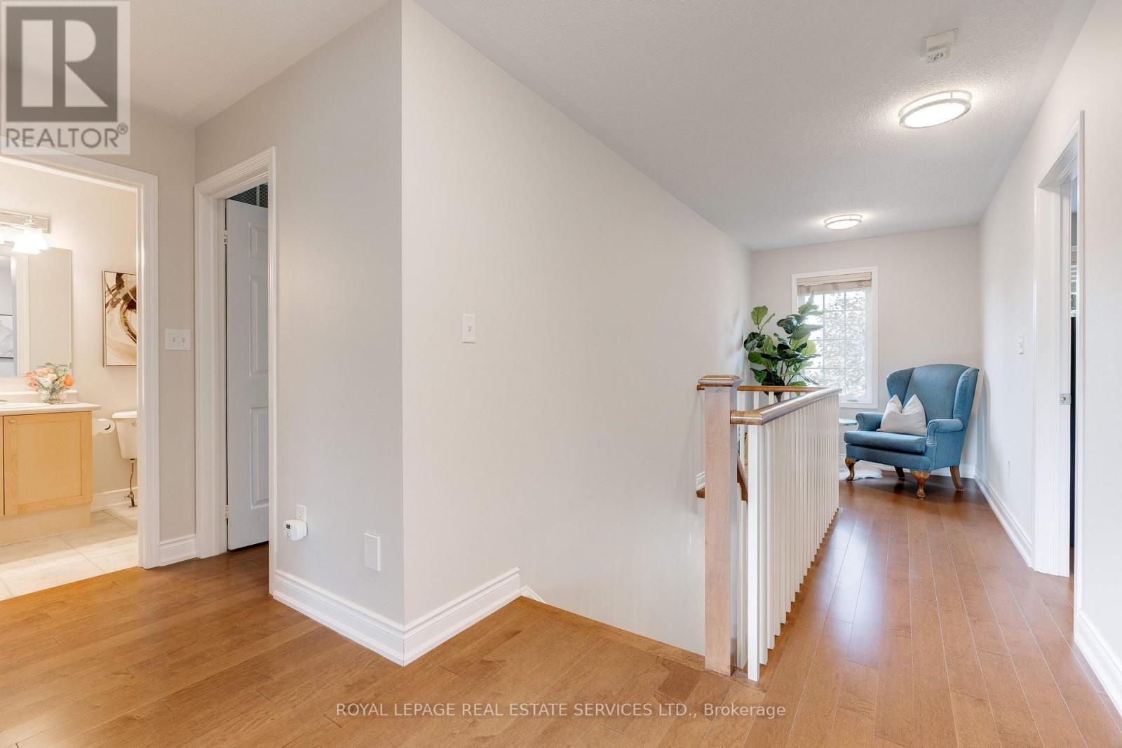 












2558 FALKLAND CRESCENT

,
Oakville,




Ontario
L6M4Y1

