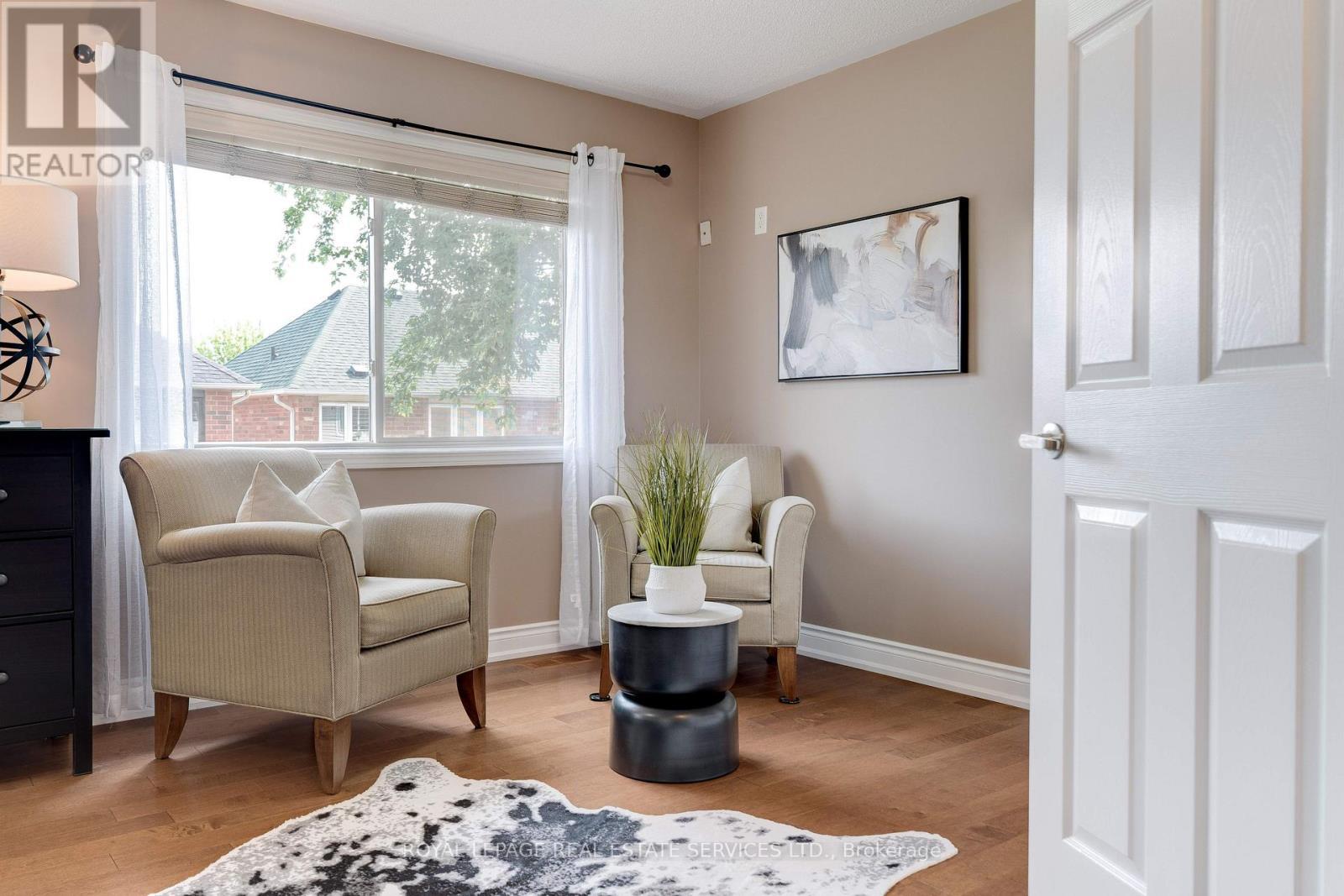 












2558 FALKLAND CRESCENT

,
Oakville,




Ontario
L6M4Y1

