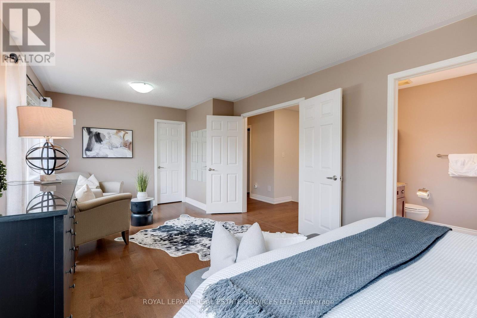 












2558 FALKLAND CRESCENT

,
Oakville,




Ontario
L6M4Y1

