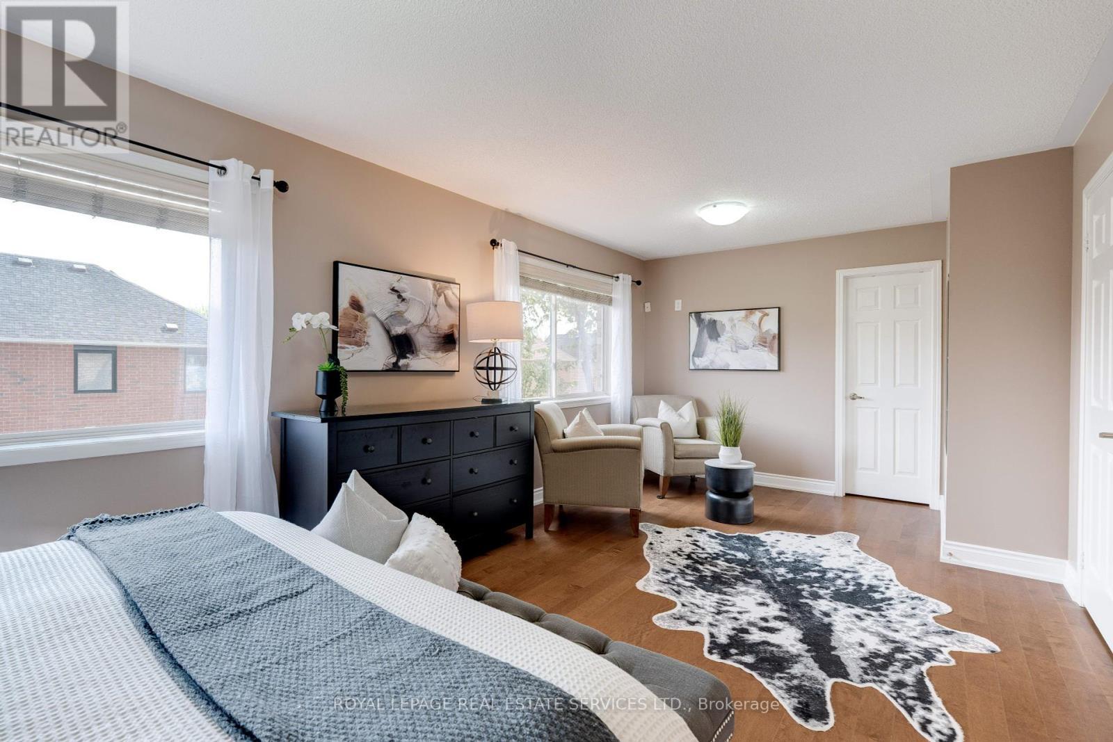 












2558 FALKLAND CRESCENT

,
Oakville,




Ontario
L6M4Y1

