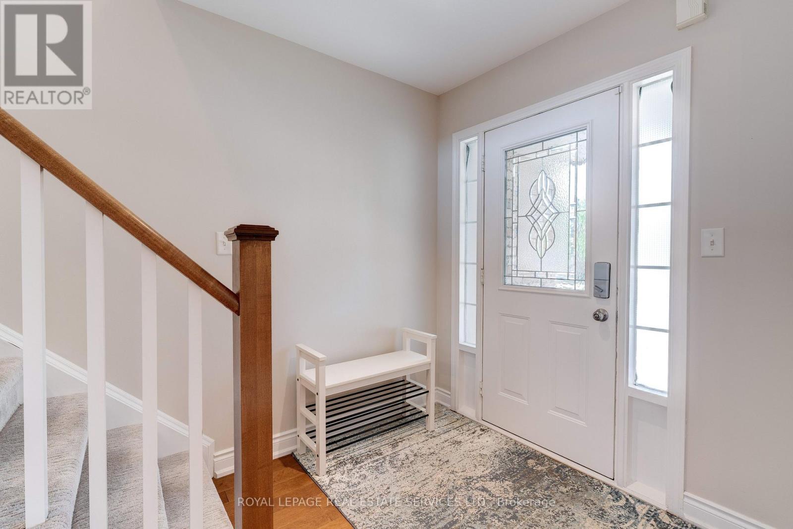 












2558 FALKLAND CRESCENT

,
Oakville,




Ontario
L6M4Y1


