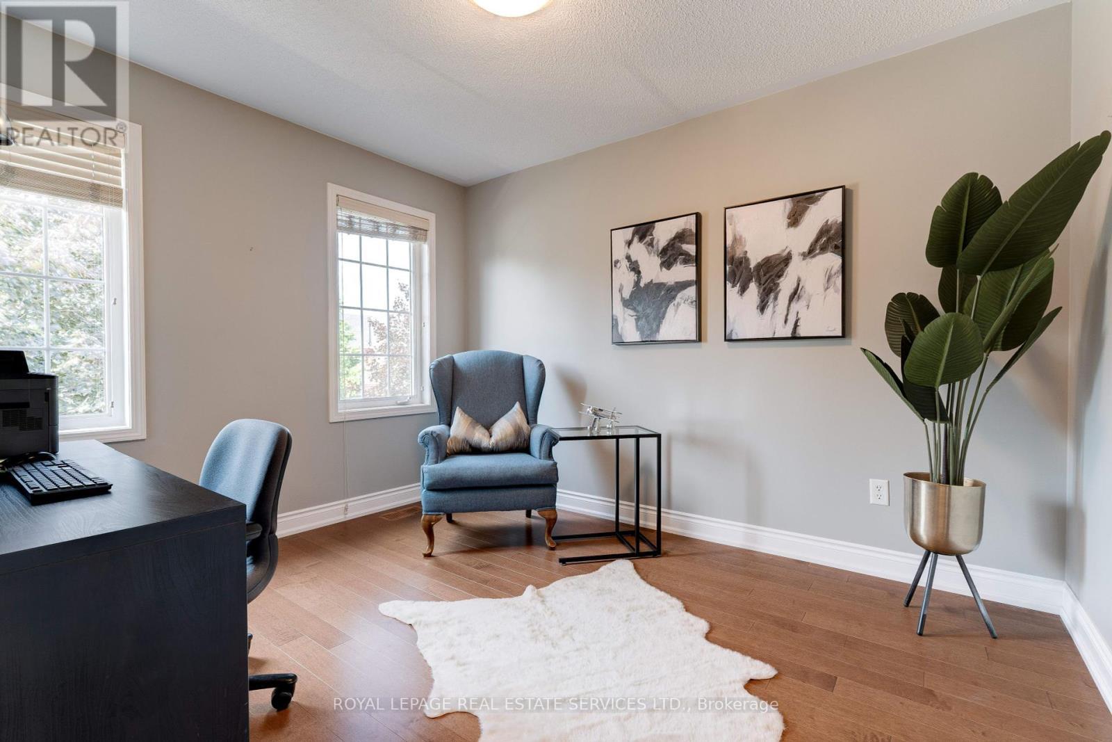 












2558 FALKLAND CRESCENT

,
Oakville,




Ontario
L6M4Y1

