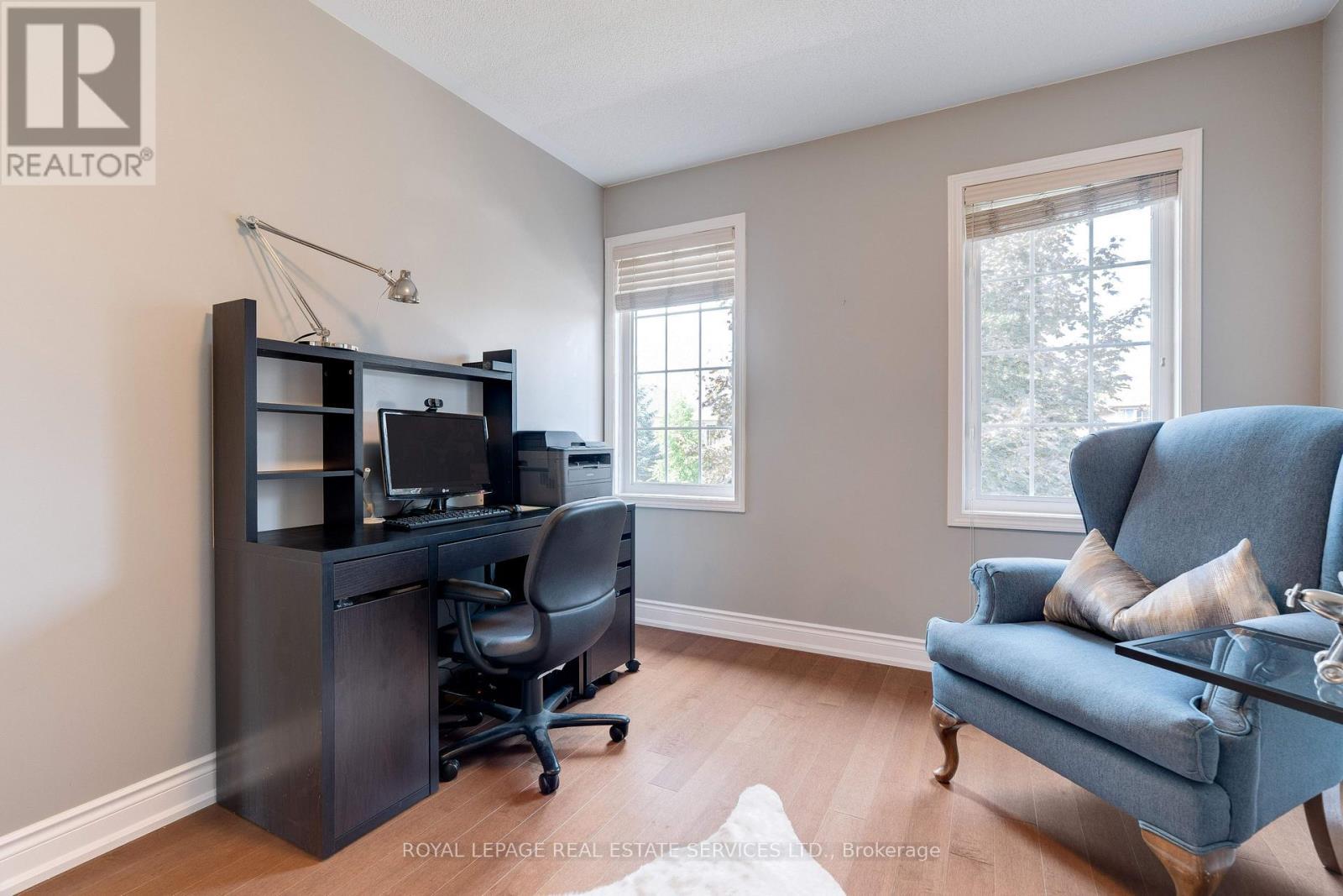 












2558 FALKLAND CRESCENT

,
Oakville,




Ontario
L6M4Y1

