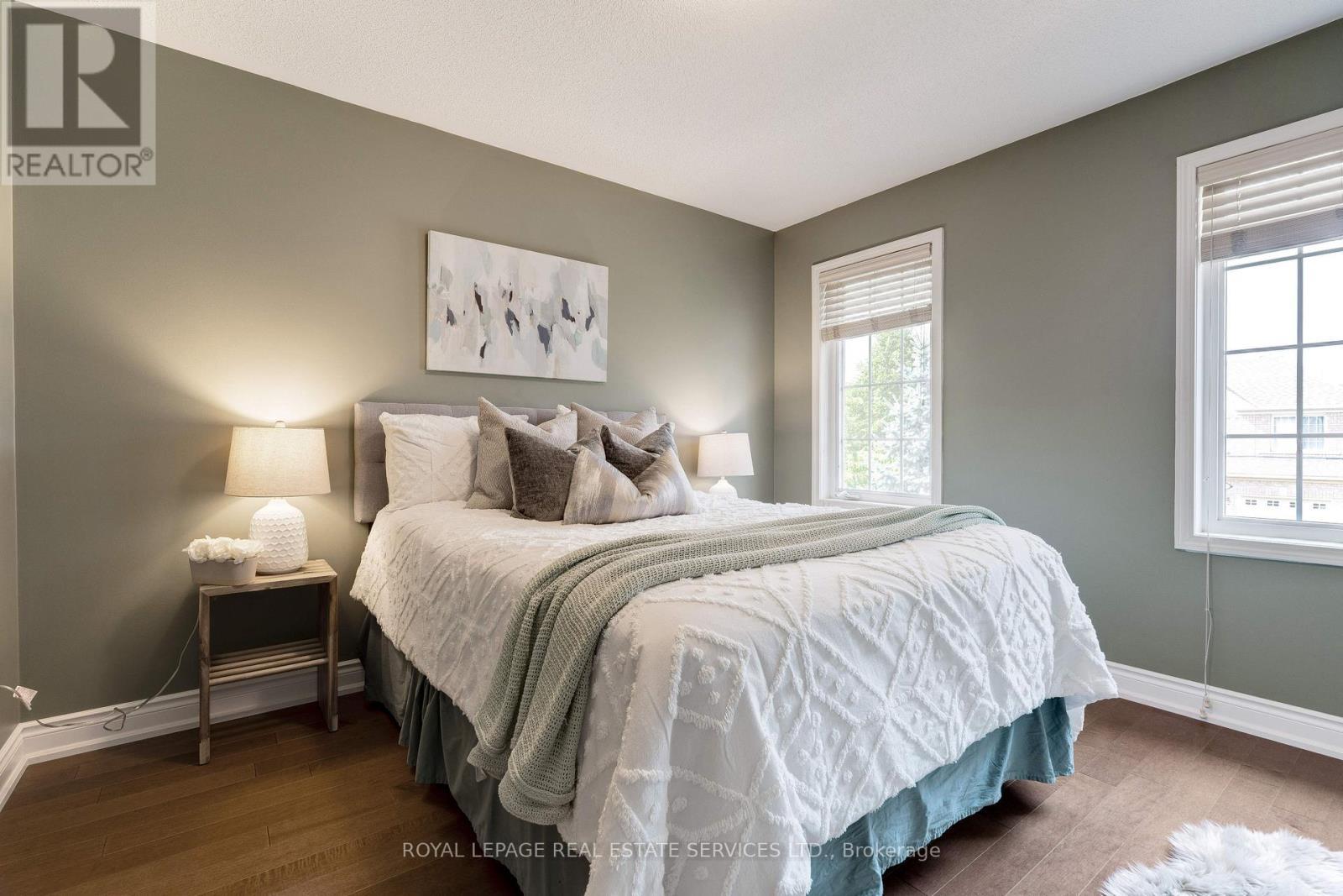 












2558 FALKLAND CRESCENT

,
Oakville,




Ontario
L6M4Y1

