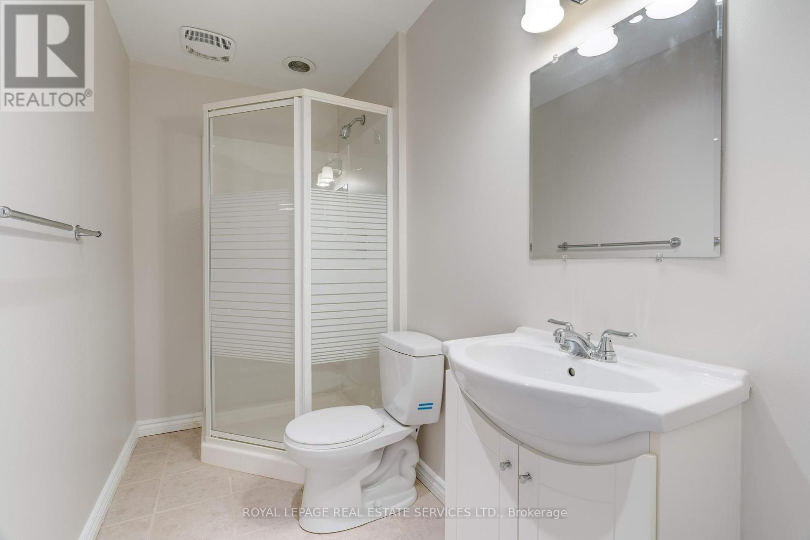 












2558 FALKLAND CRESCENT

,
Oakville,




Ontario
L6M4Y1

