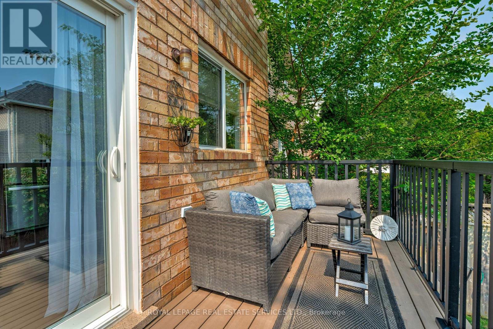 












2558 FALKLAND CRESCENT

,
Oakville,




Ontario
L6M4Y1

