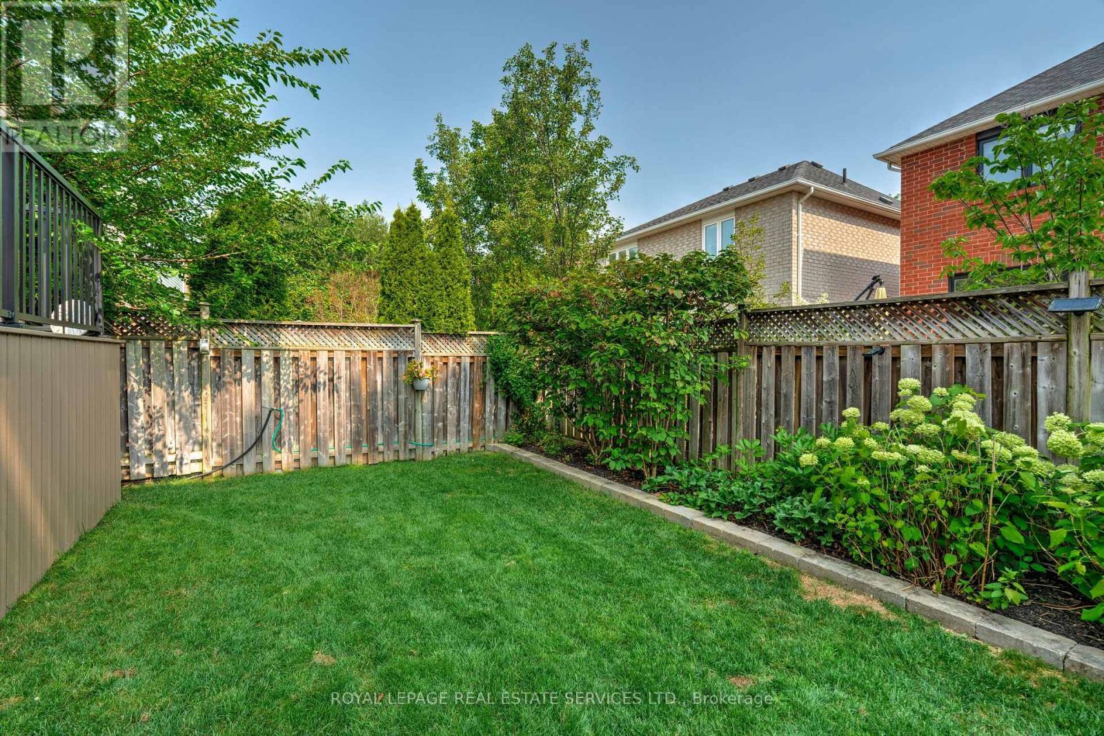 












2558 FALKLAND CRESCENT

,
Oakville,




Ontario
L6M4Y1

