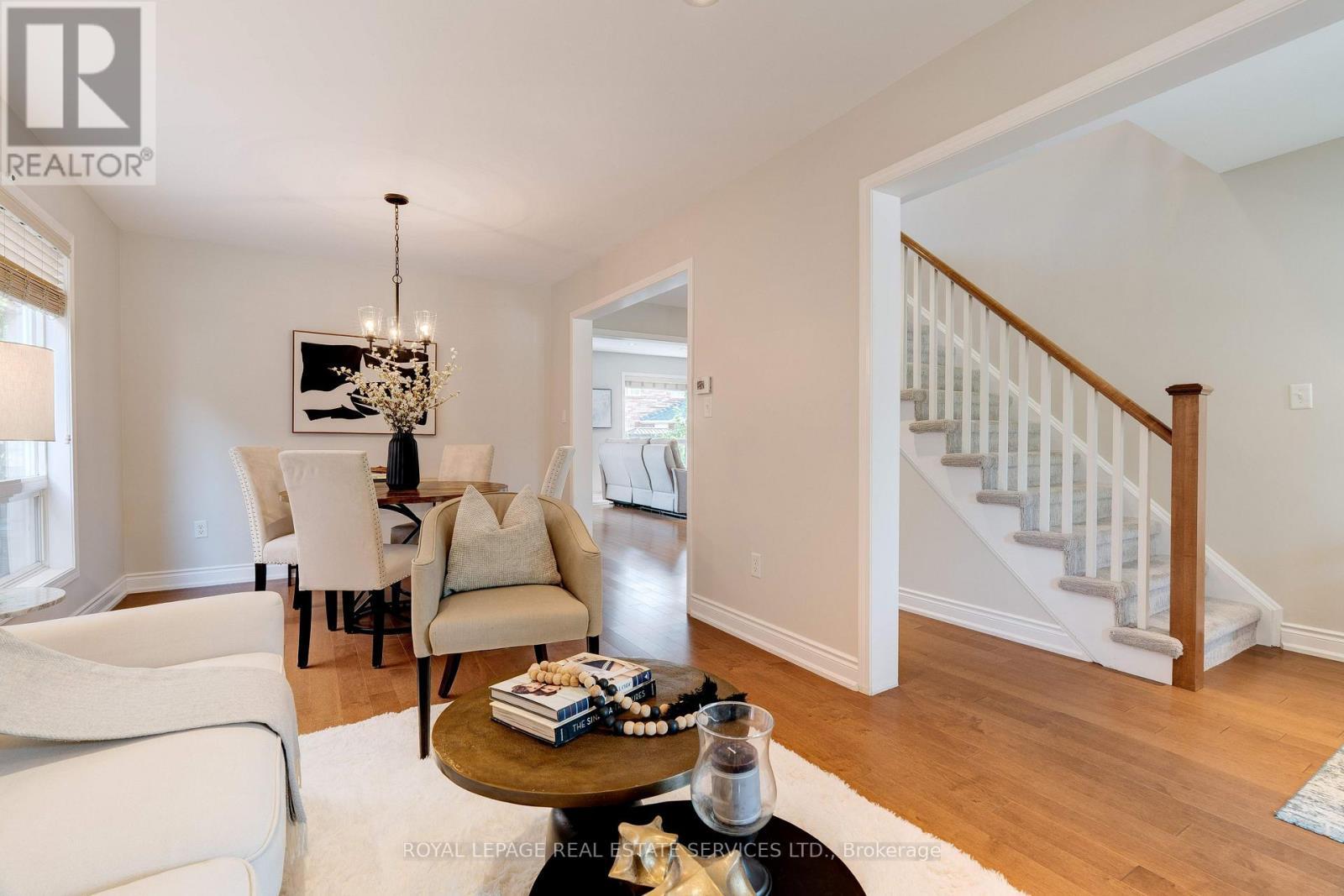 












2558 FALKLAND CRESCENT

,
Oakville,




Ontario
L6M4Y1

