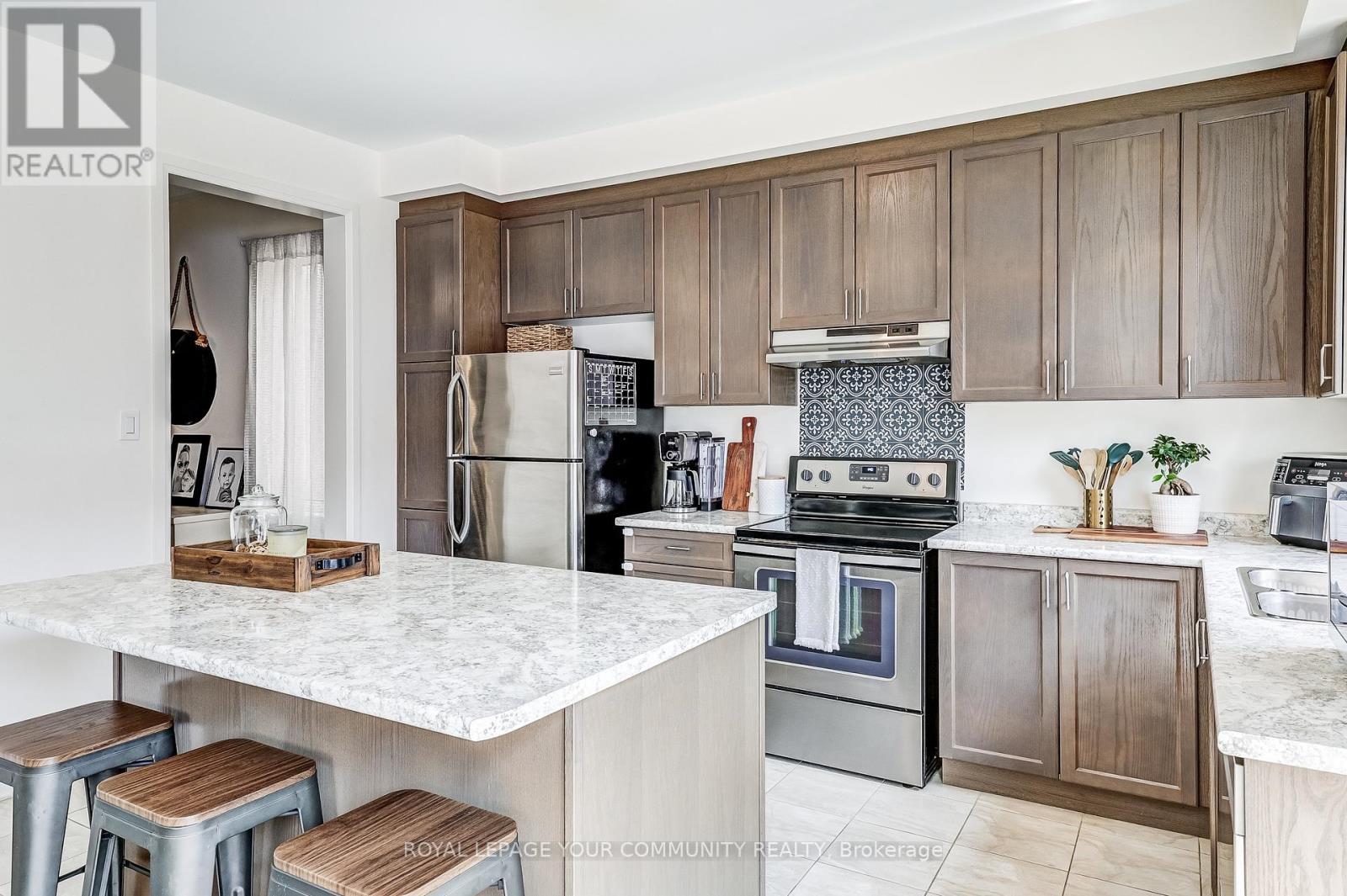 












136 CASSERLEY CRESCENT

,
New Tecumseth,




Ontario
L0G1W0

