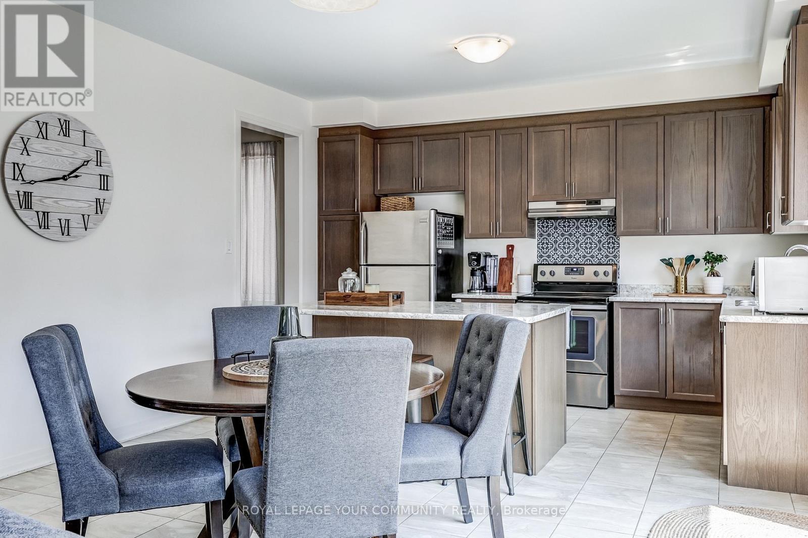 












136 CASSERLEY CRESCENT

,
New Tecumseth,




Ontario
L0G1W0

