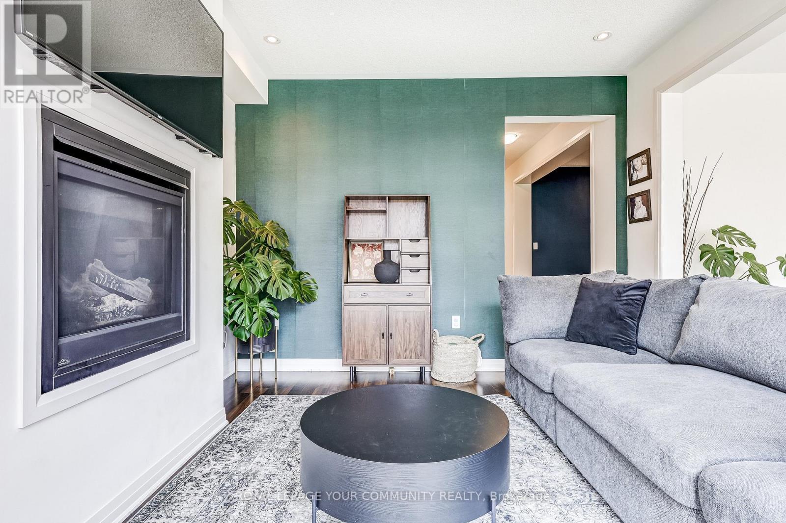 












136 CASSERLEY CRESCENT

,
New Tecumseth,




Ontario
L0G1W0

