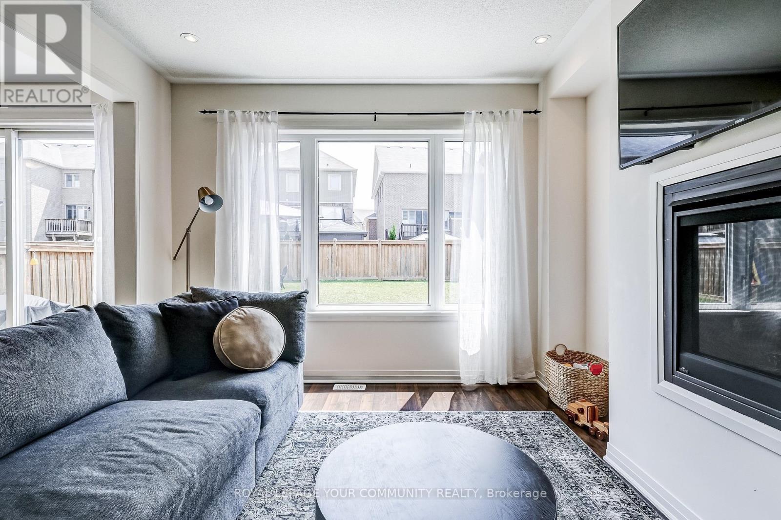 












136 CASSERLEY CRESCENT

,
New Tecumseth,




Ontario
L0G1W0

