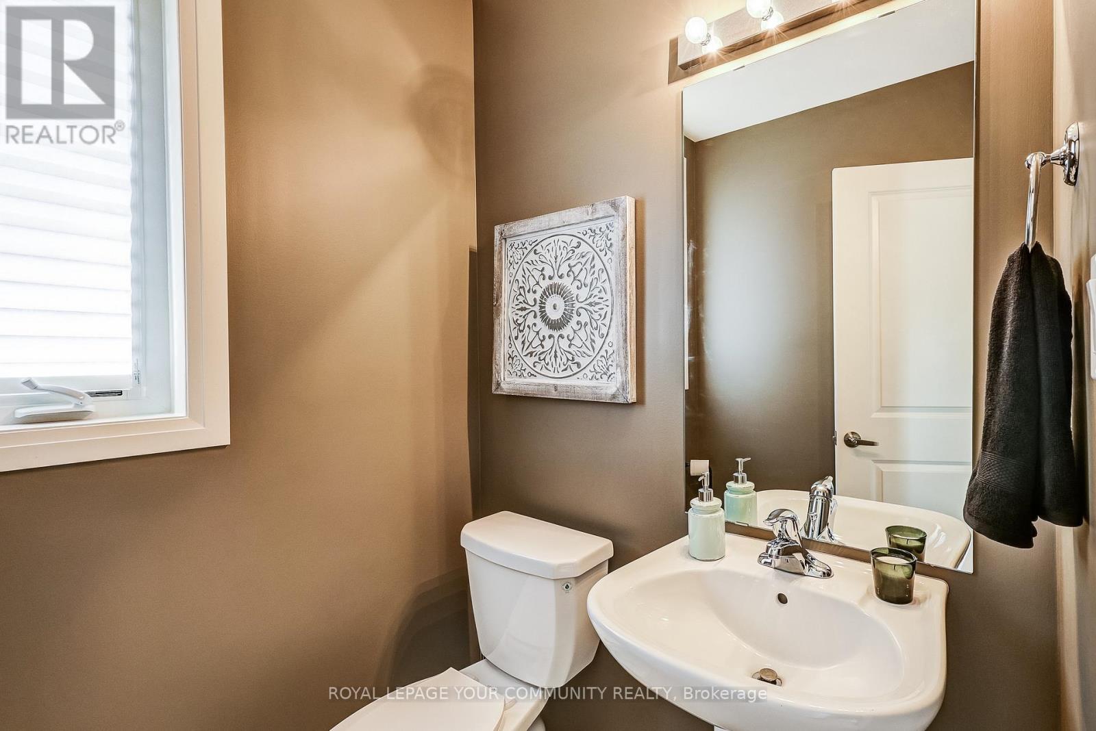 












136 CASSERLEY CRESCENT

,
New Tecumseth,




Ontario
L0G1W0

