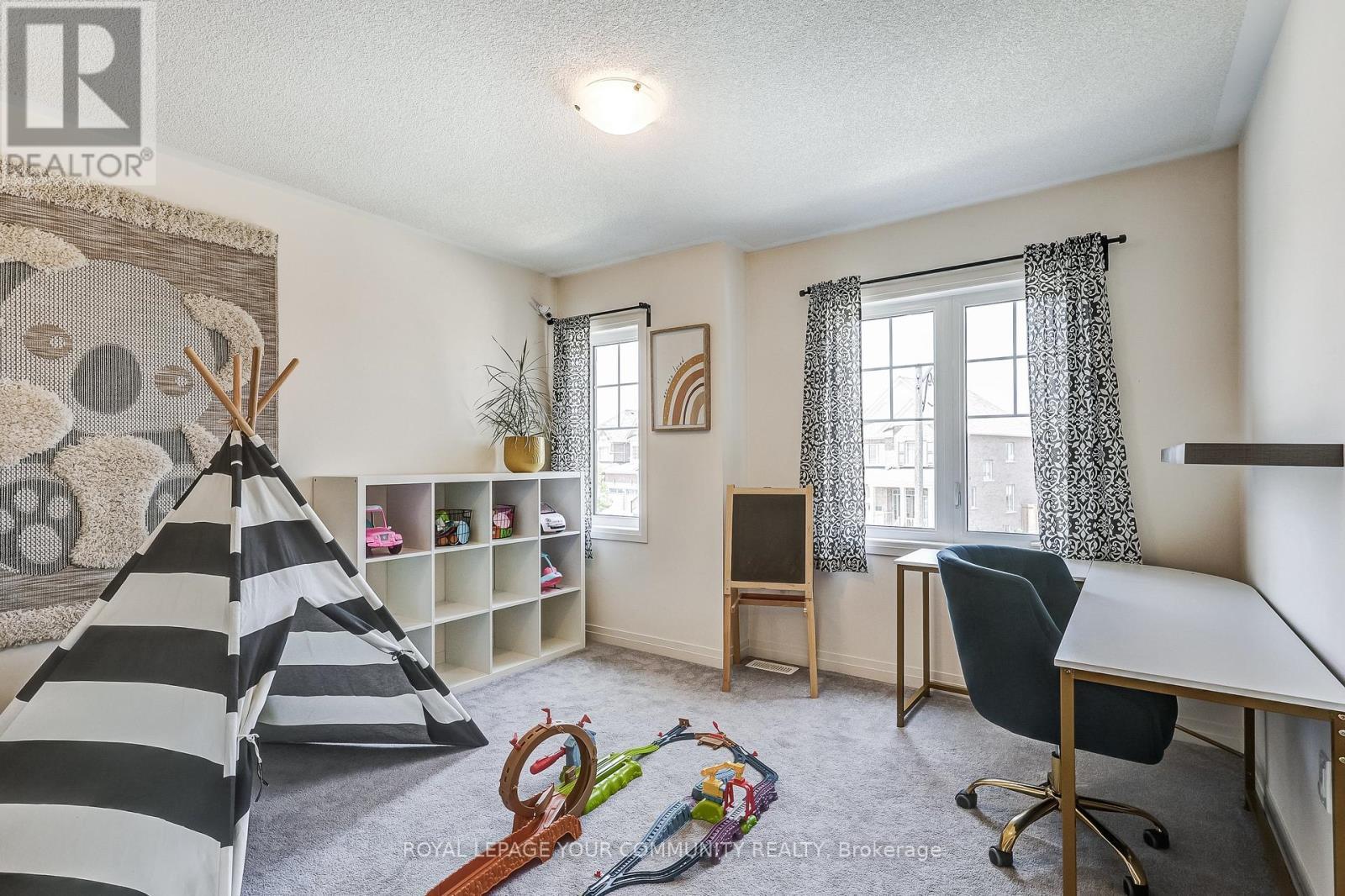 












136 CASSERLEY CRESCENT

,
New Tecumseth,




Ontario
L0G1W0

