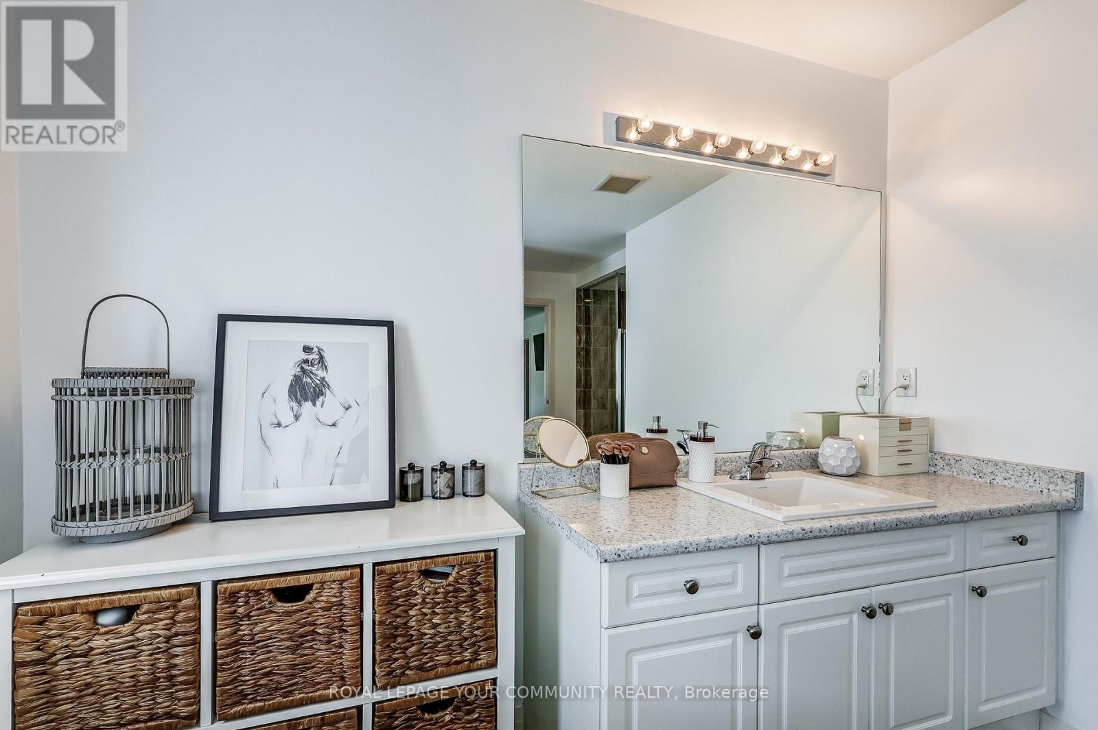 












136 CASSERLEY CRESCENT

,
New Tecumseth,




Ontario
L0G1W0

