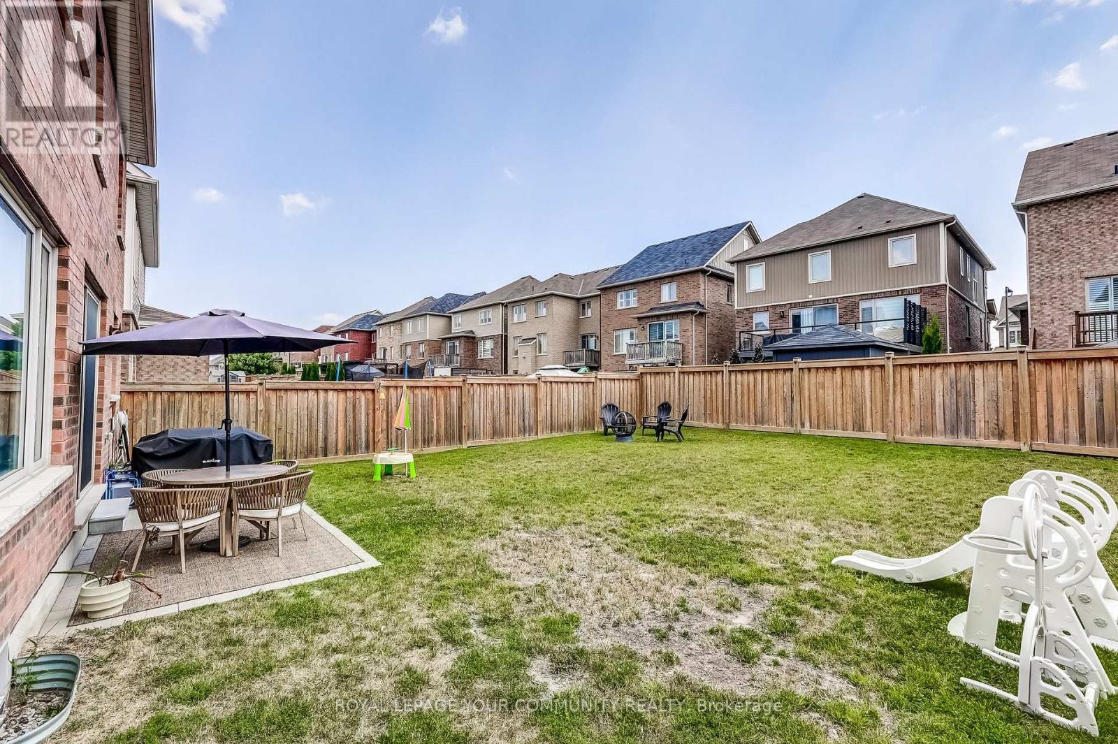 












136 CASSERLEY CRESCENT

,
New Tecumseth,




Ontario
L0G1W0

