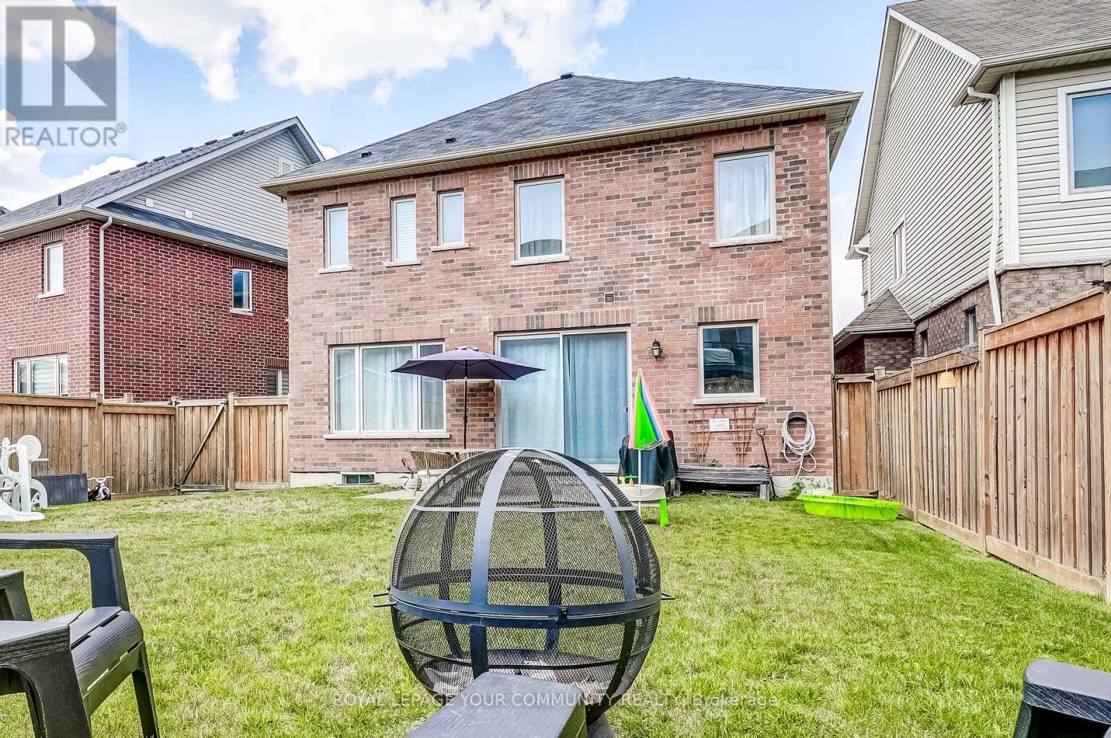 












136 CASSERLEY CRESCENT

,
New Tecumseth,




Ontario
L0G1W0

