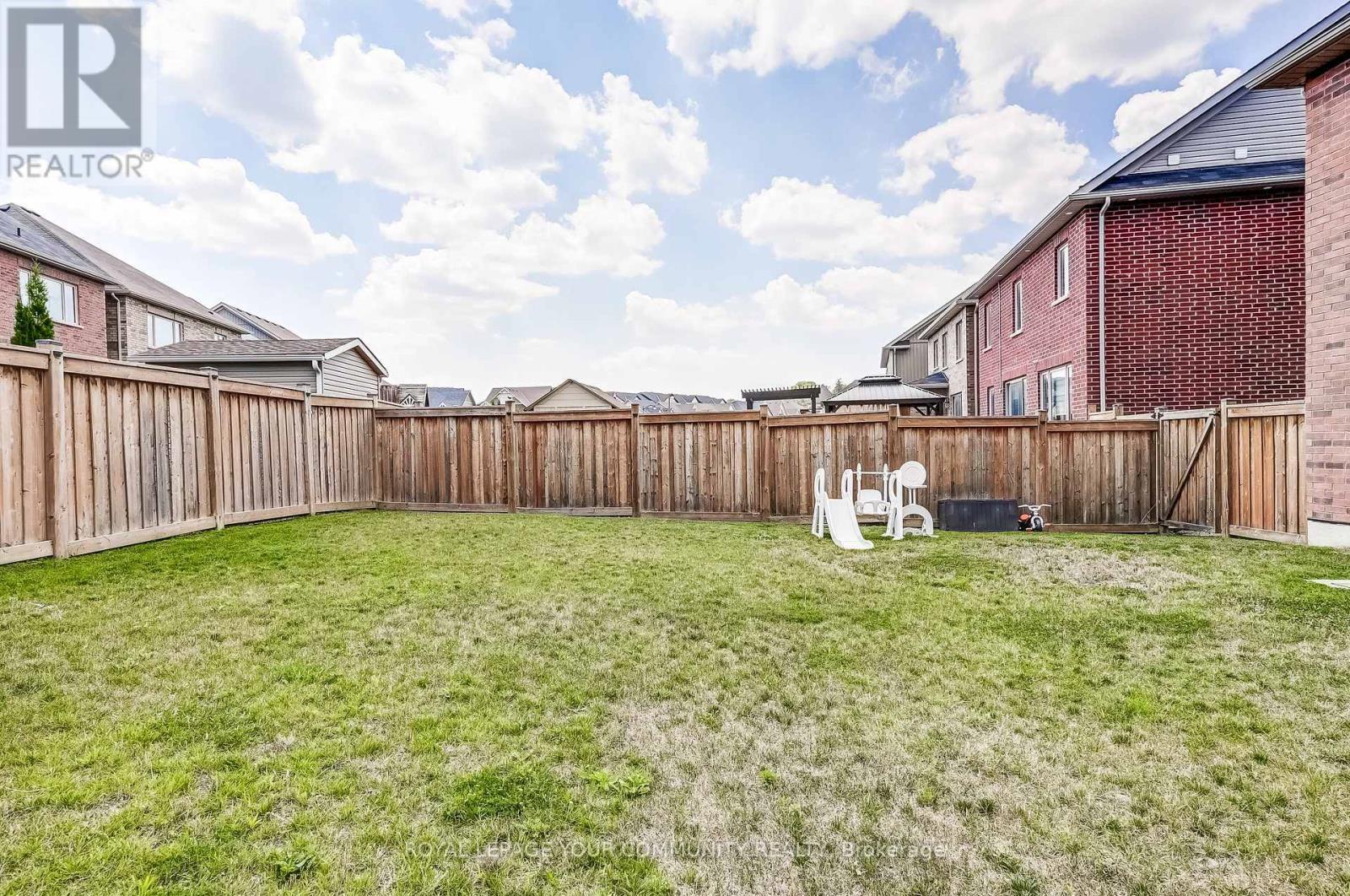 












136 CASSERLEY CRESCENT

,
New Tecumseth,




Ontario
L0G1W0

