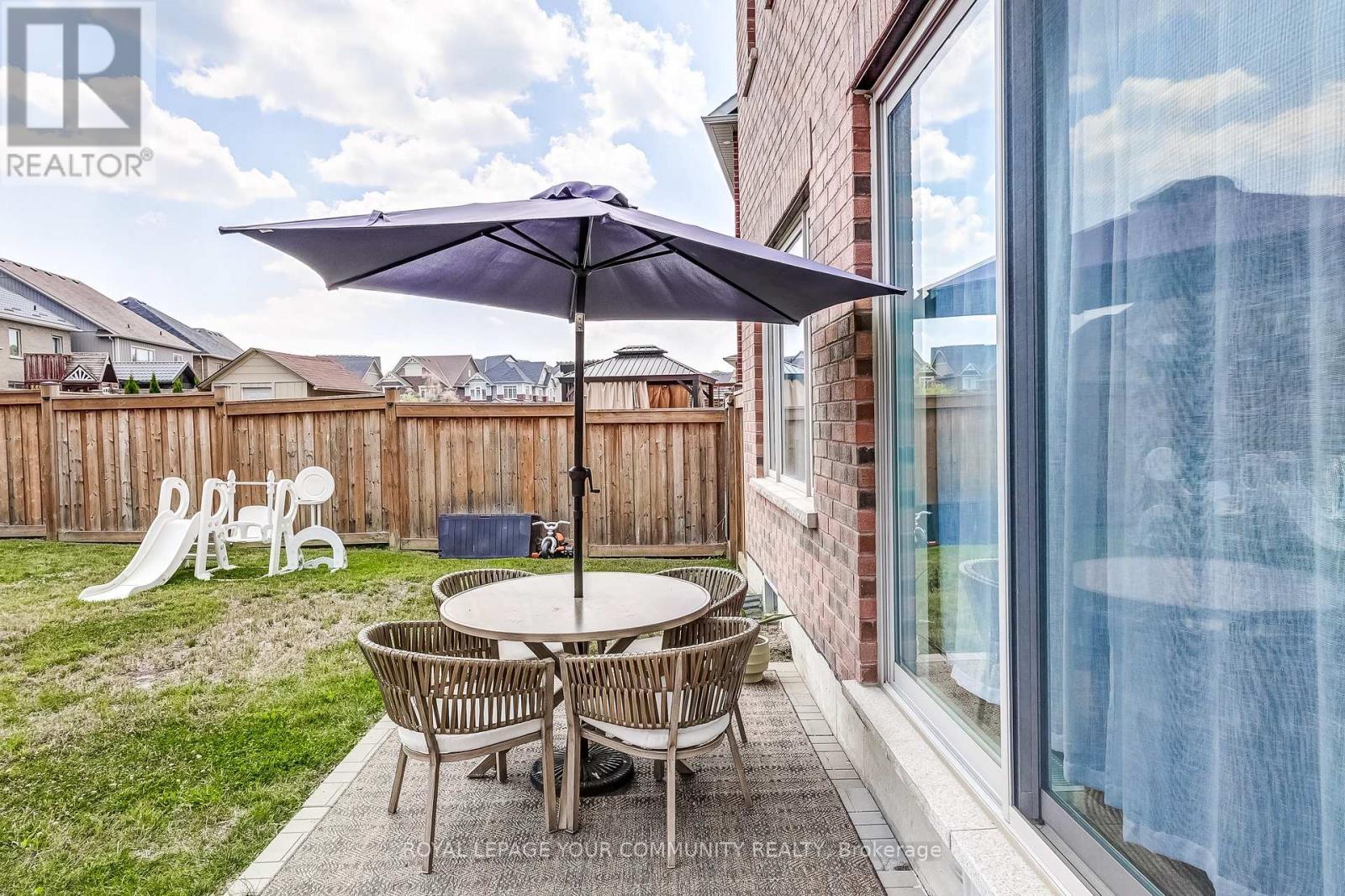 












136 CASSERLEY CRESCENT

,
New Tecumseth,




Ontario
L0G1W0

