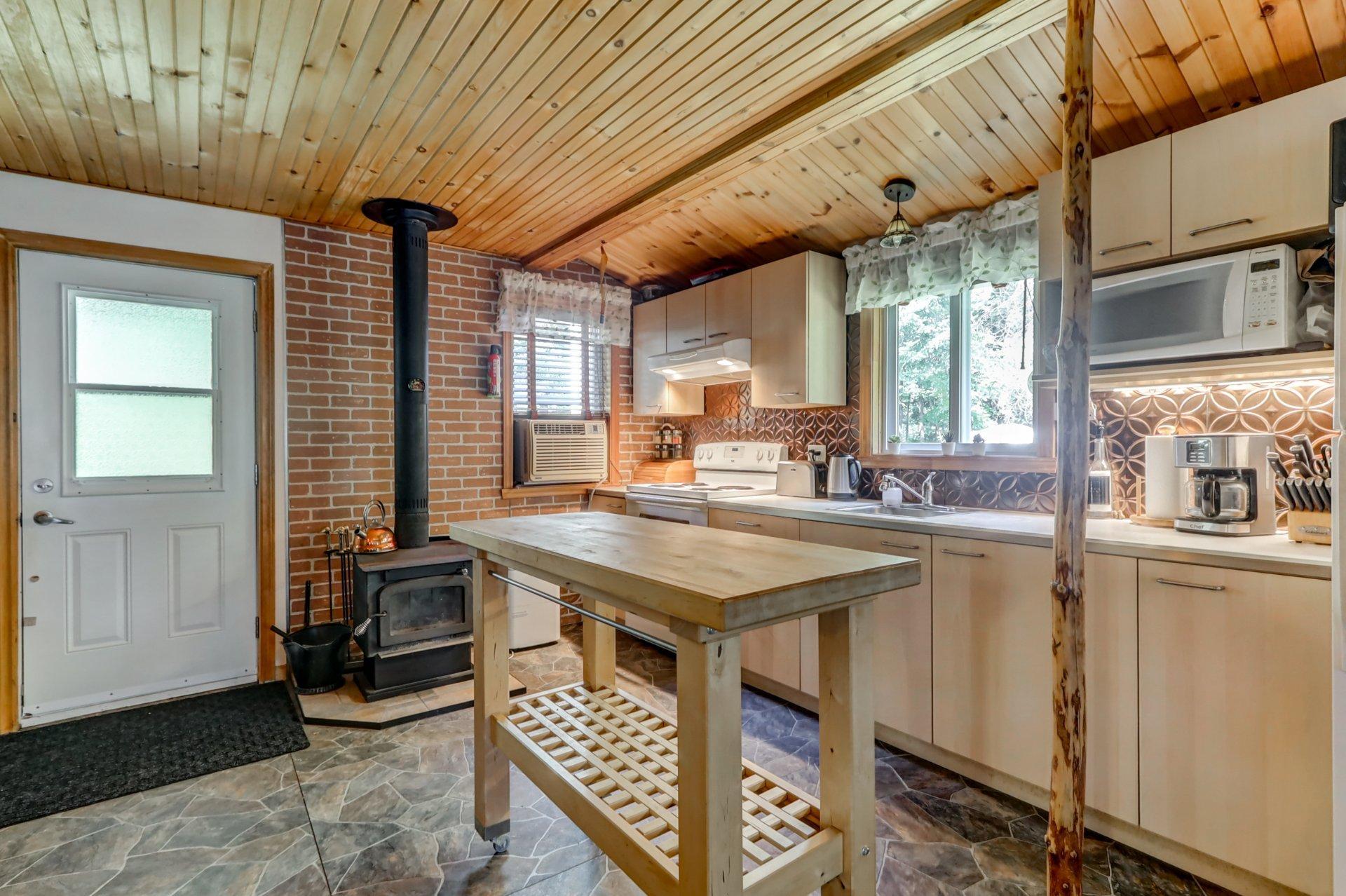 









28


Ch. Circle

,
Harrington,




QC
J8G2T3

