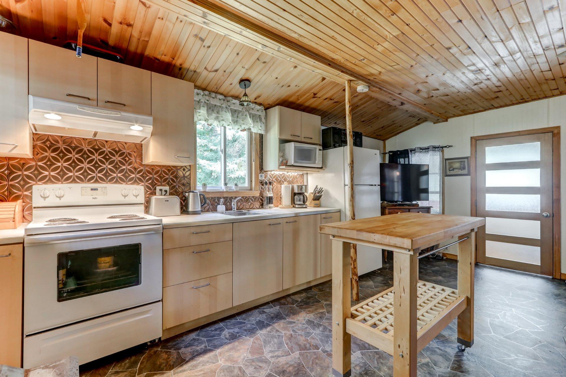 









28


Ch. Circle

,
Harrington,




QC
J8G2T3


