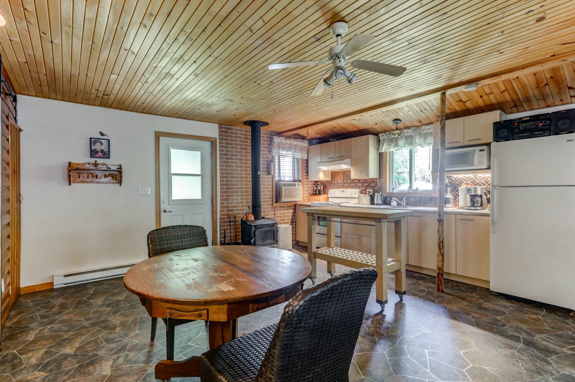 









28


Ch. Circle

,
Harrington,




QC
J8G2T3

