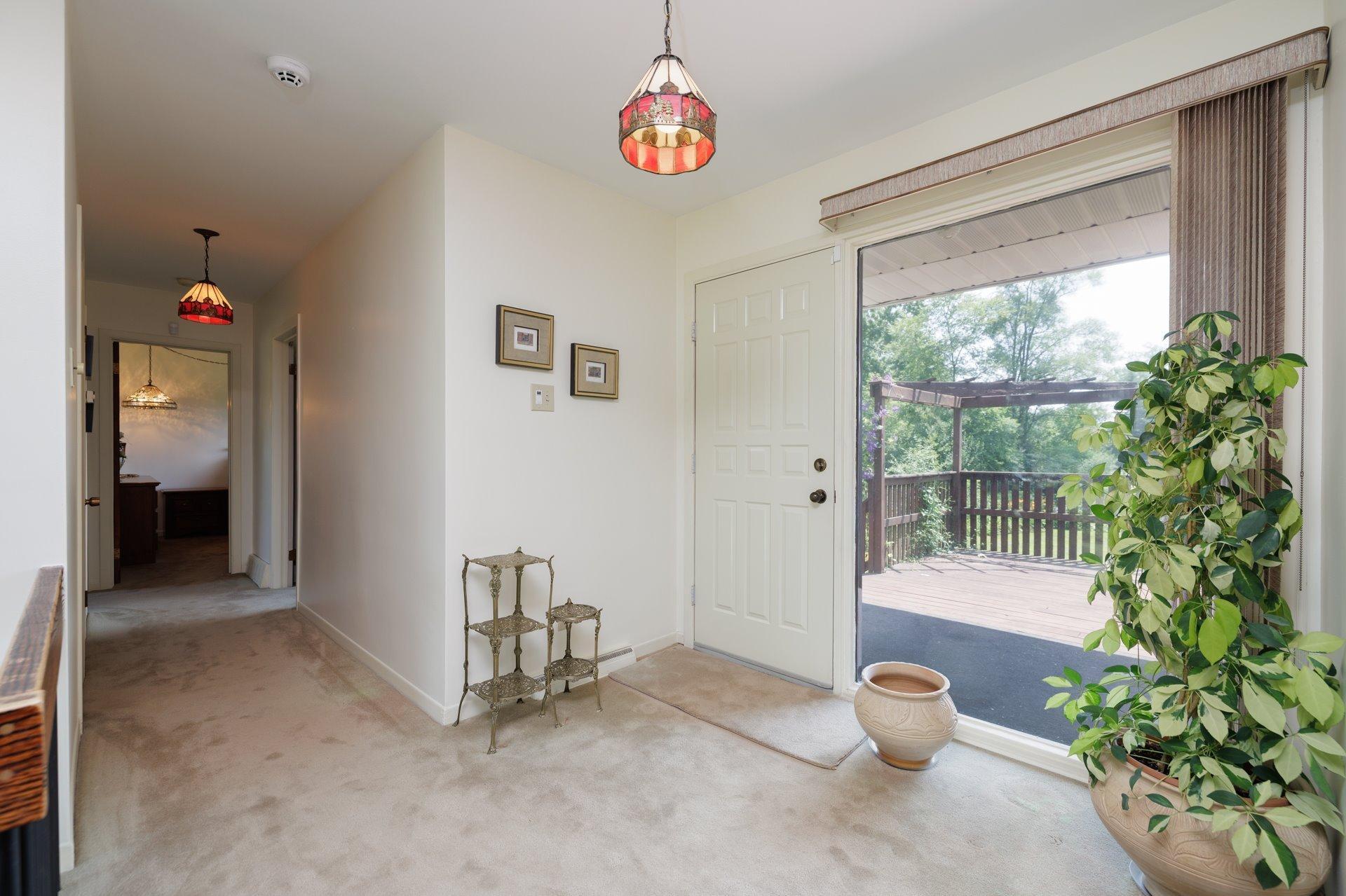









22


Av. Circle

,
Pointe-Claire,




QC
H9R1X1

