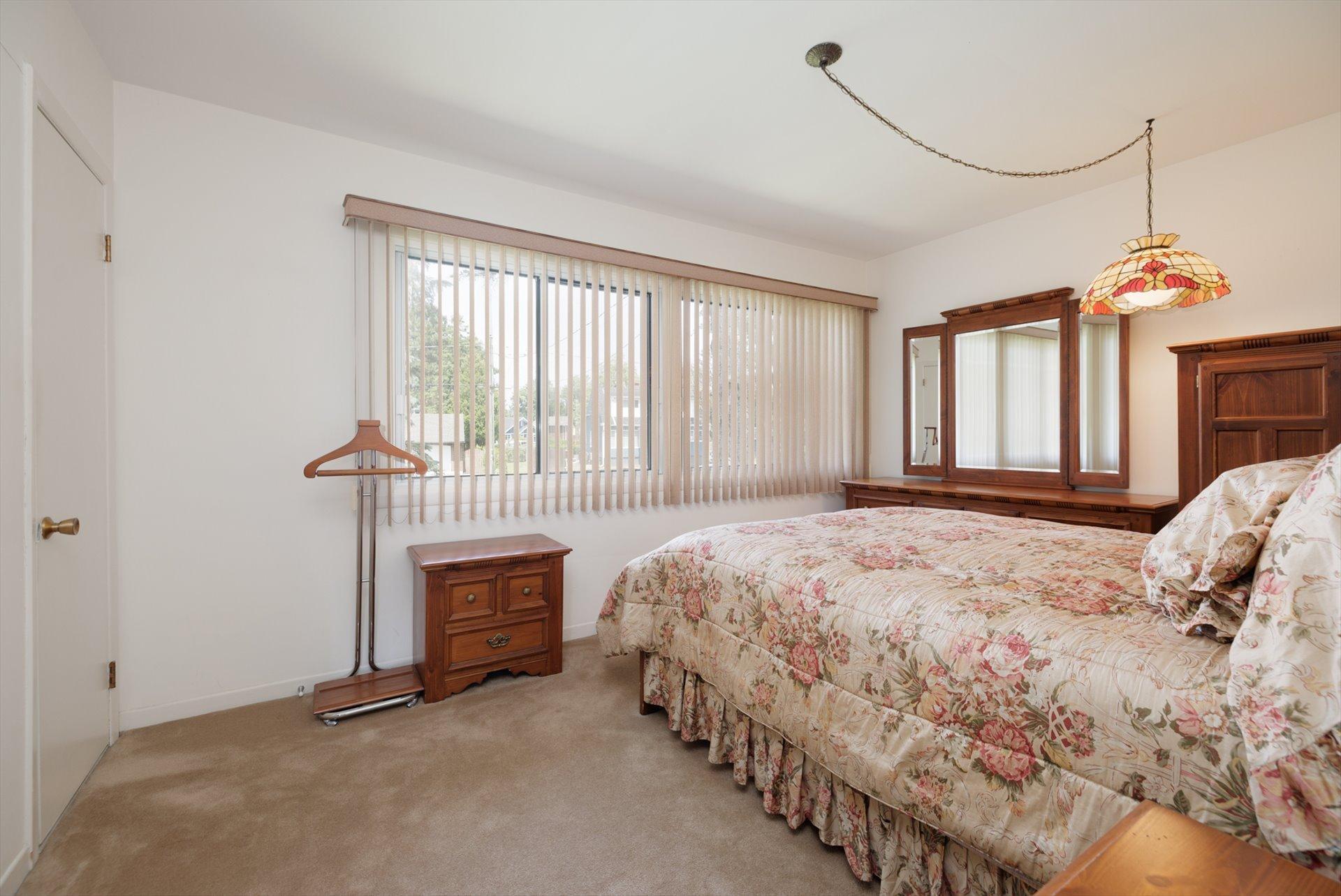 









22


Av. Circle

,
Pointe-Claire,




QC
H9R1X1

