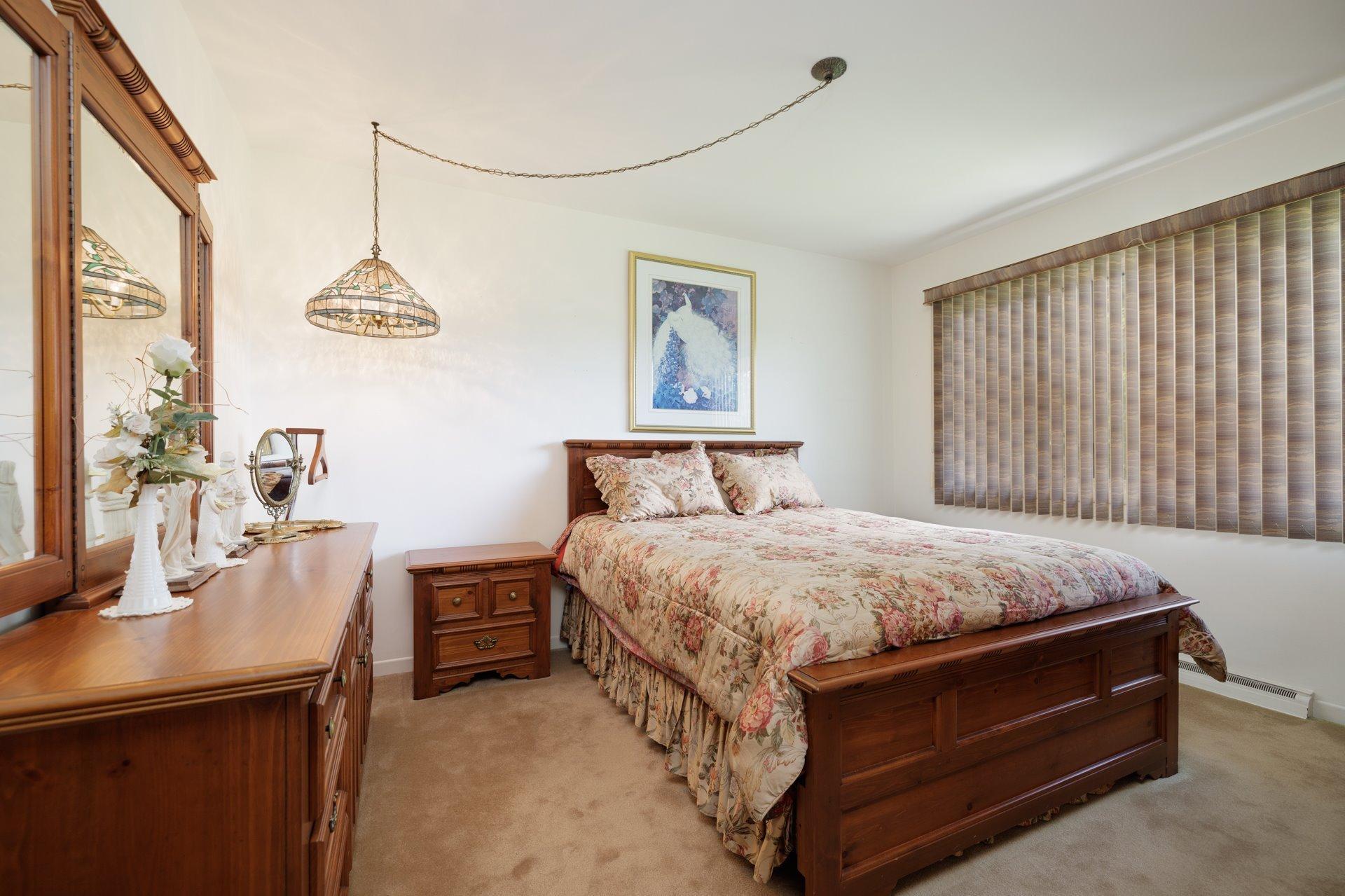 









22


Av. Circle

,
Pointe-Claire,




QC
H9R1X1

