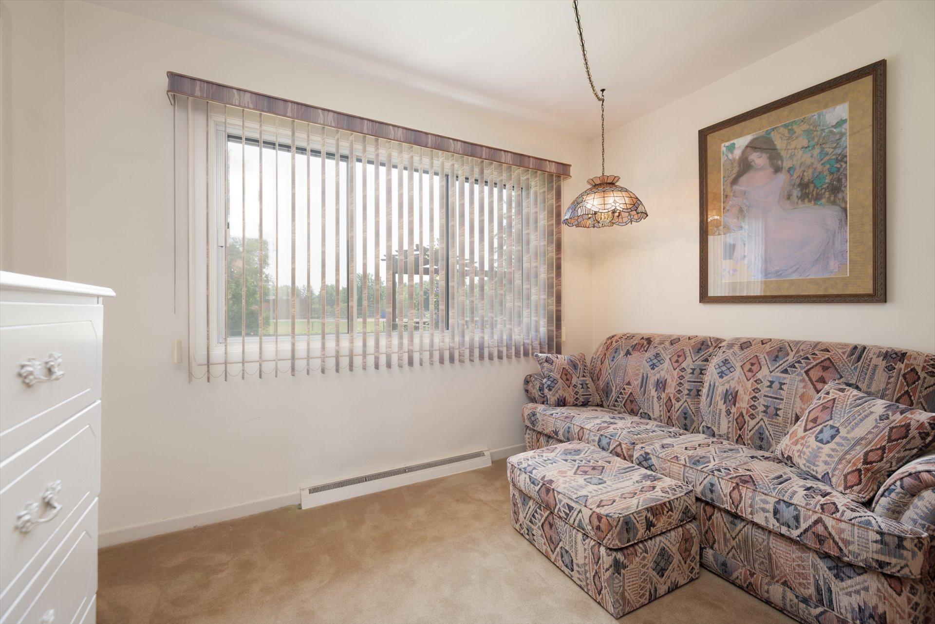 









22


Av. Circle

,
Pointe-Claire,




QC
H9R1X1

