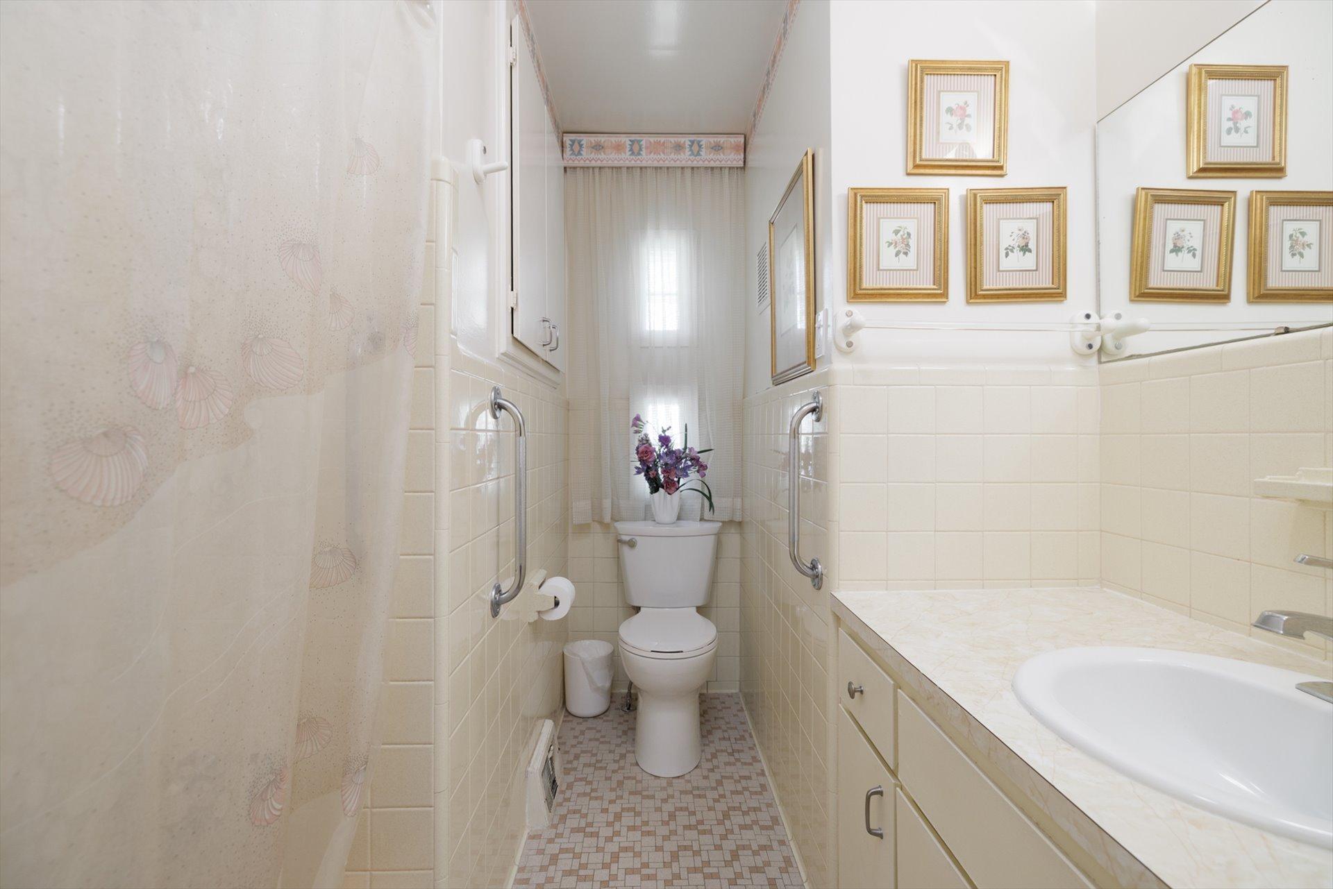 









22


Av. Circle

,
Pointe-Claire,




QC
H9R1X1

