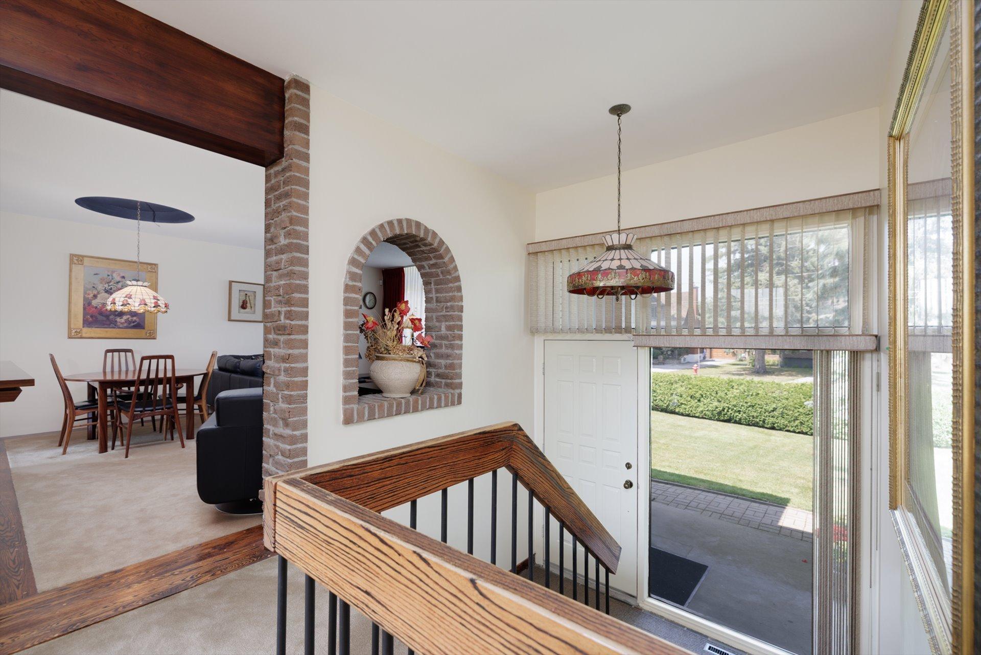 









22


Av. Circle

,
Pointe-Claire,




QC
H9R1X1


