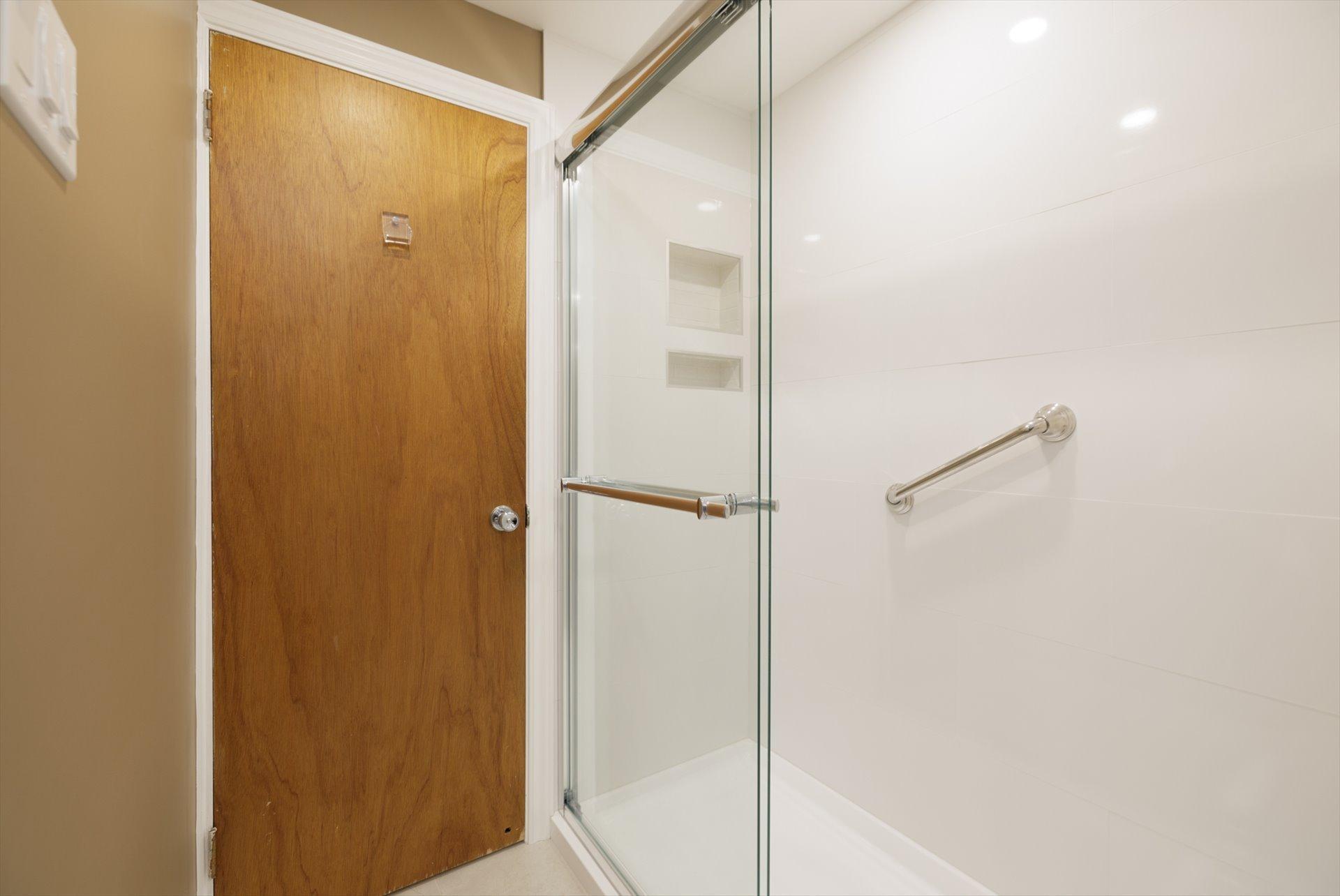 









22


Av. Circle

,
Pointe-Claire,




QC
H9R1X1

