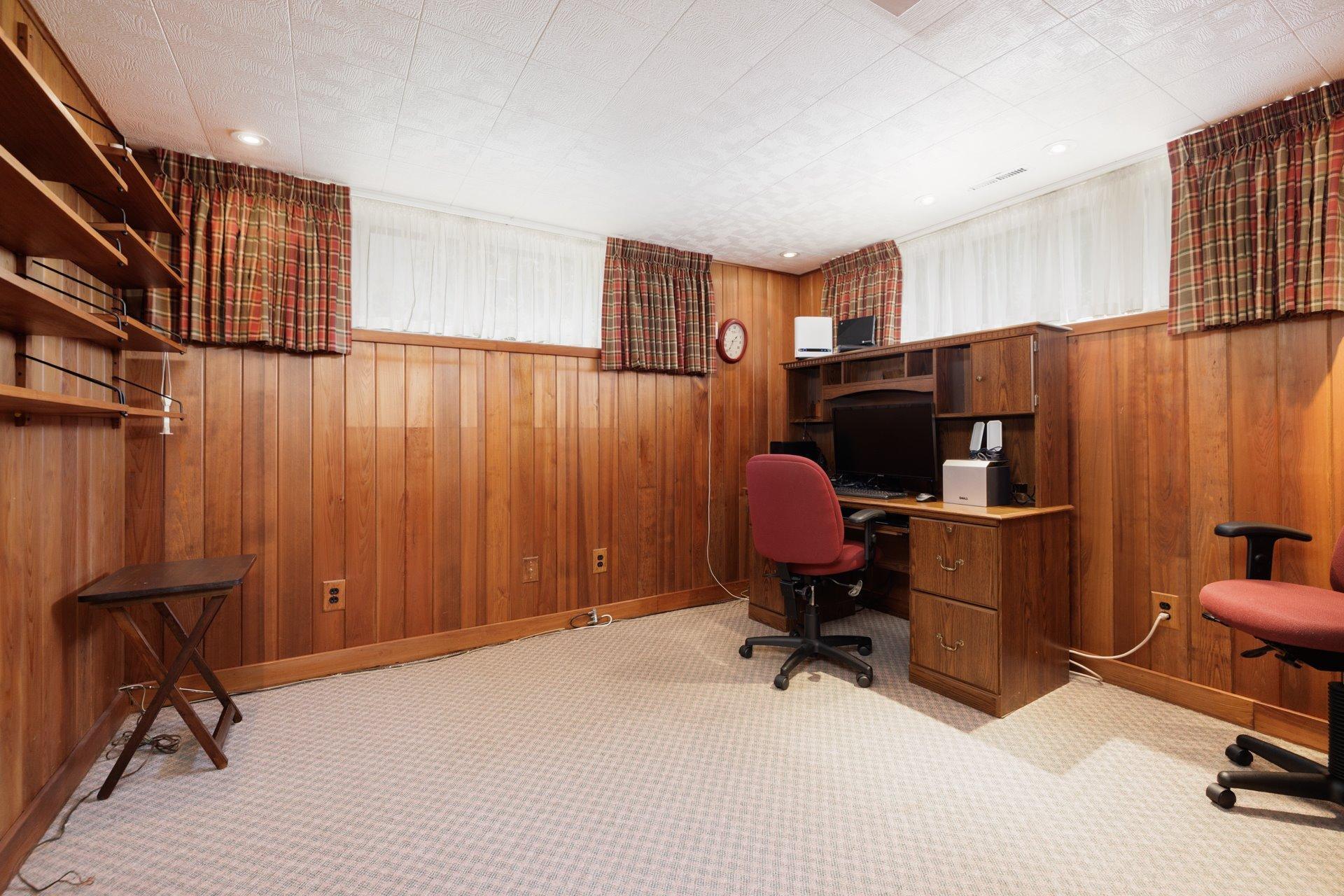 









22


Av. Circle

,
Pointe-Claire,




QC
H9R1X1

