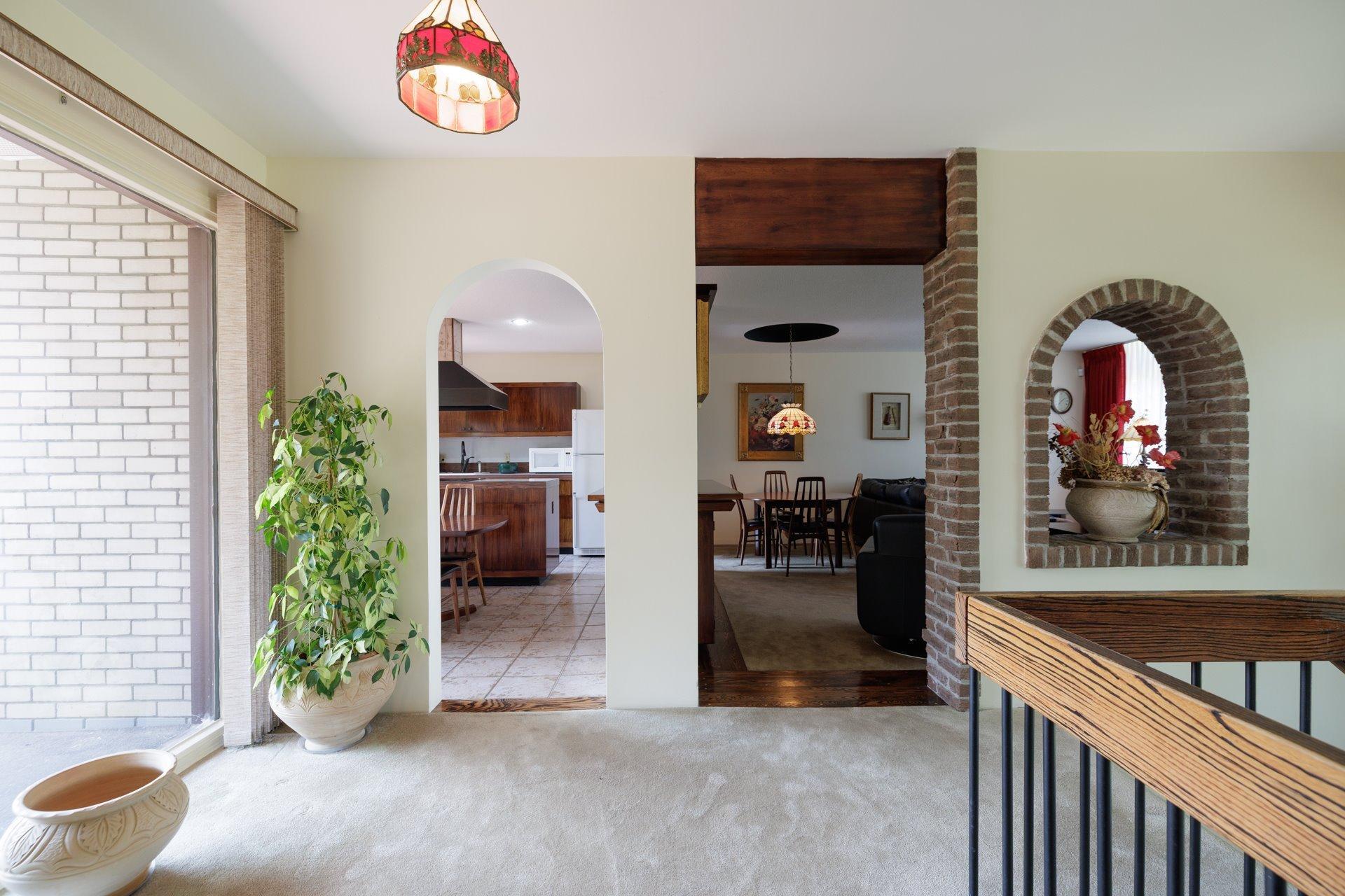 









22


Av. Circle

,
Pointe-Claire,




QC
H9R1X1

