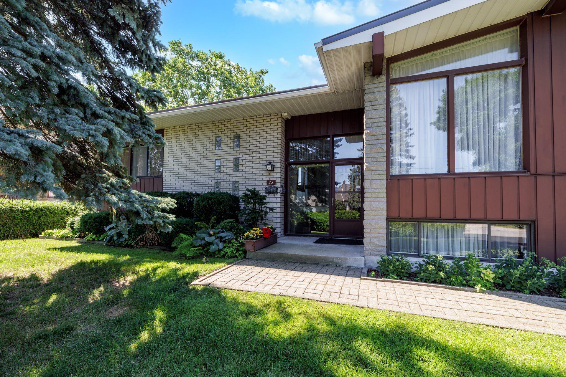 









22


Av. Circle

,
Pointe-Claire,




QC
H9R1X1

