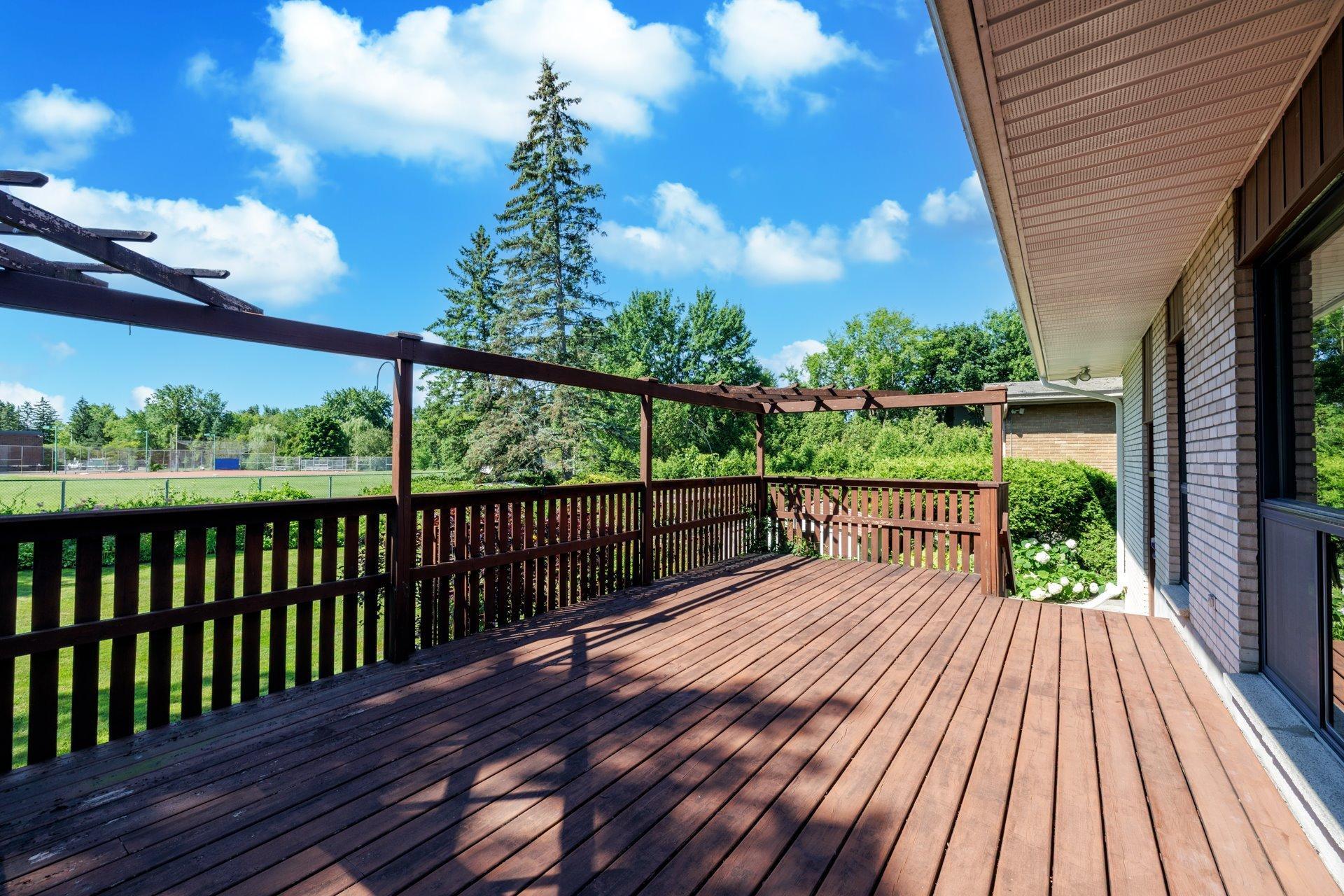 









22


Av. Circle

,
Pointe-Claire,




QC
H9R1X1

