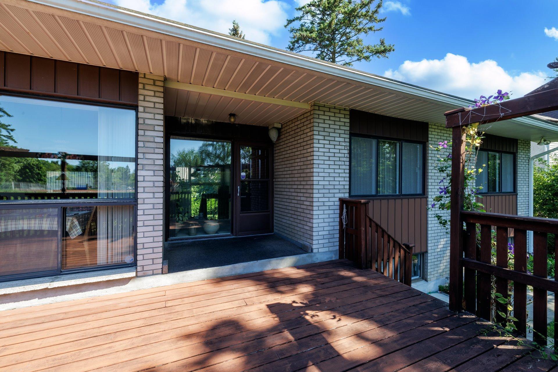 









22


Av. Circle

,
Pointe-Claire,




QC
H9R1X1

