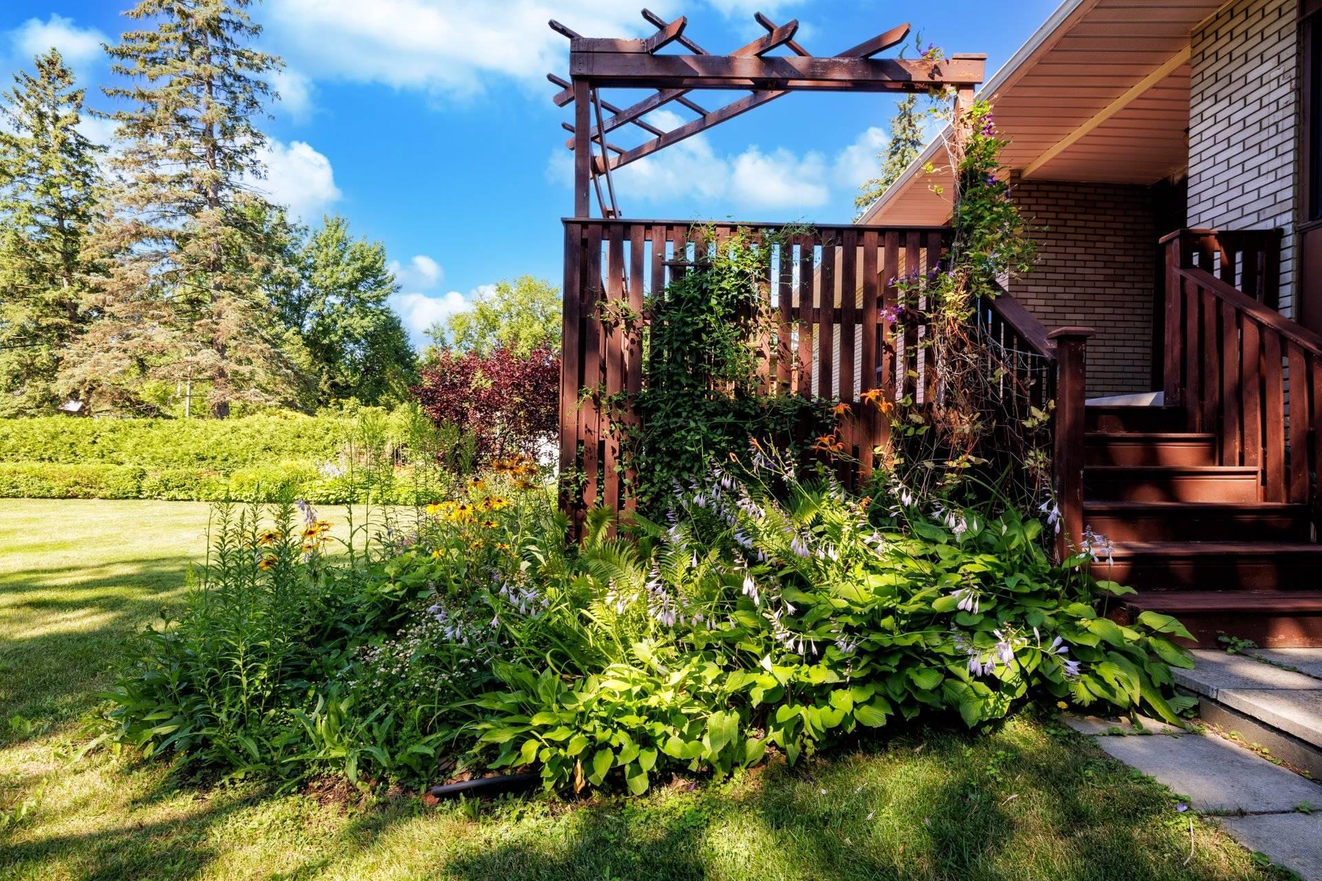 









22


Av. Circle

,
Pointe-Claire,




QC
H9R1X1

