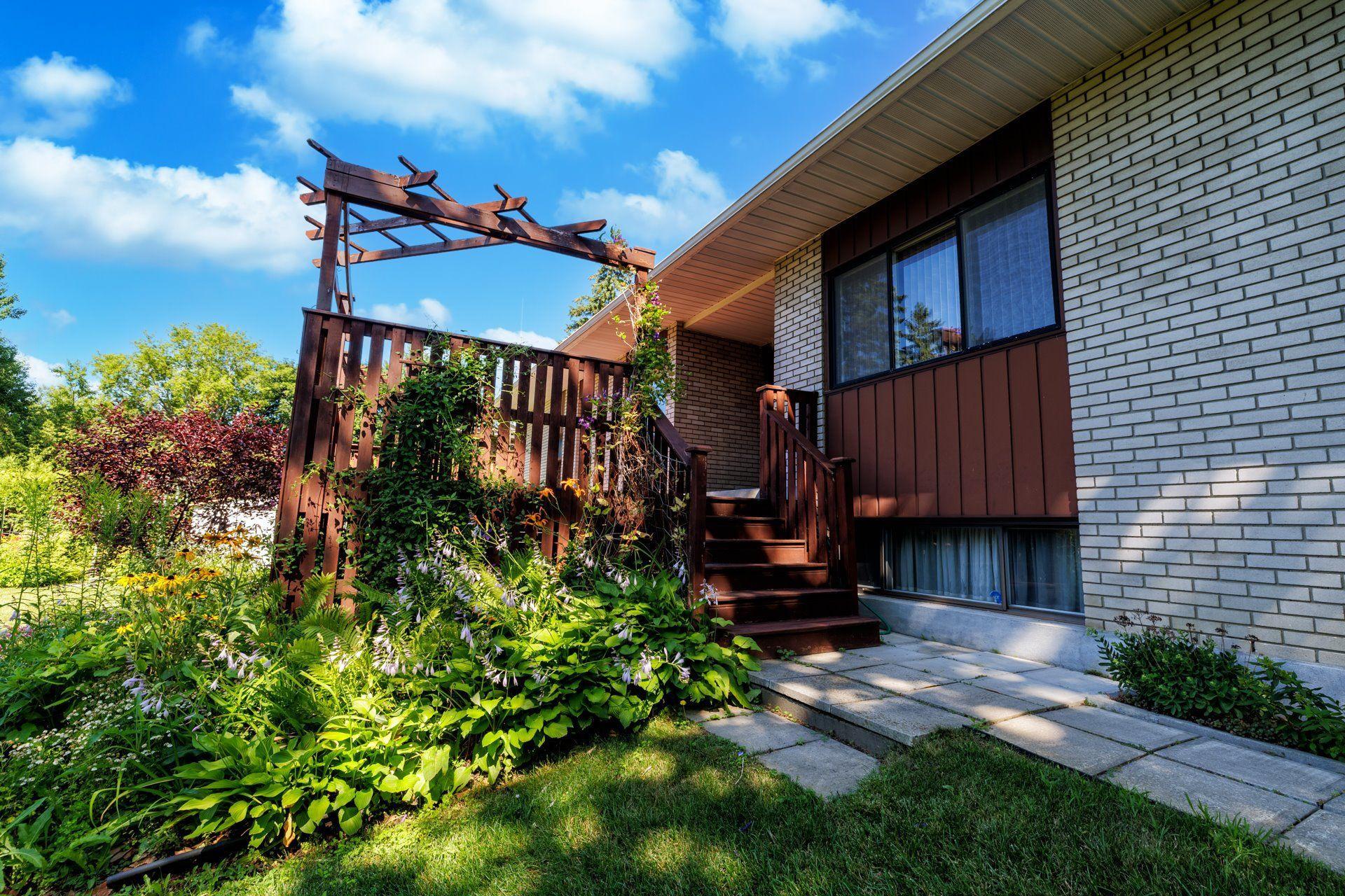 









22


Av. Circle

,
Pointe-Claire,




QC
H9R1X1

