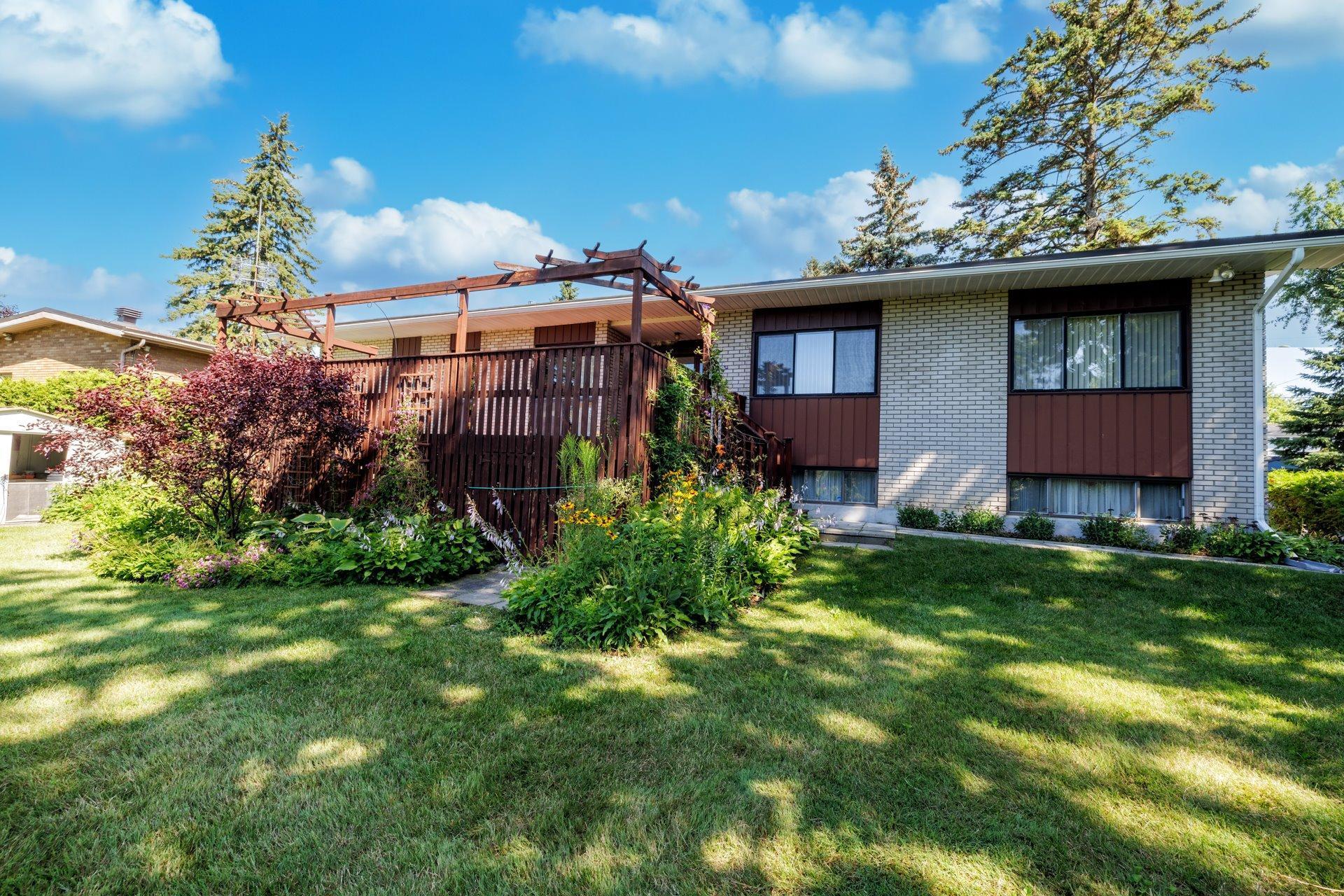 









22


Av. Circle

,
Pointe-Claire,




QC
H9R1X1

