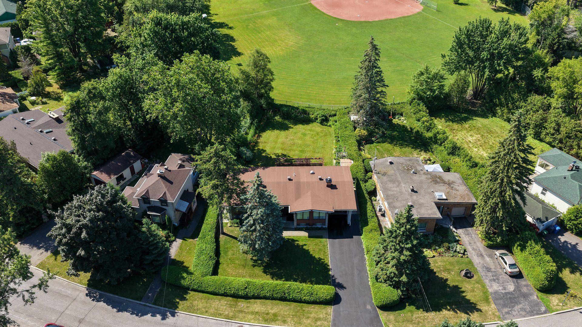 









22


Av. Circle

,
Pointe-Claire,




QC
H9R1X1

