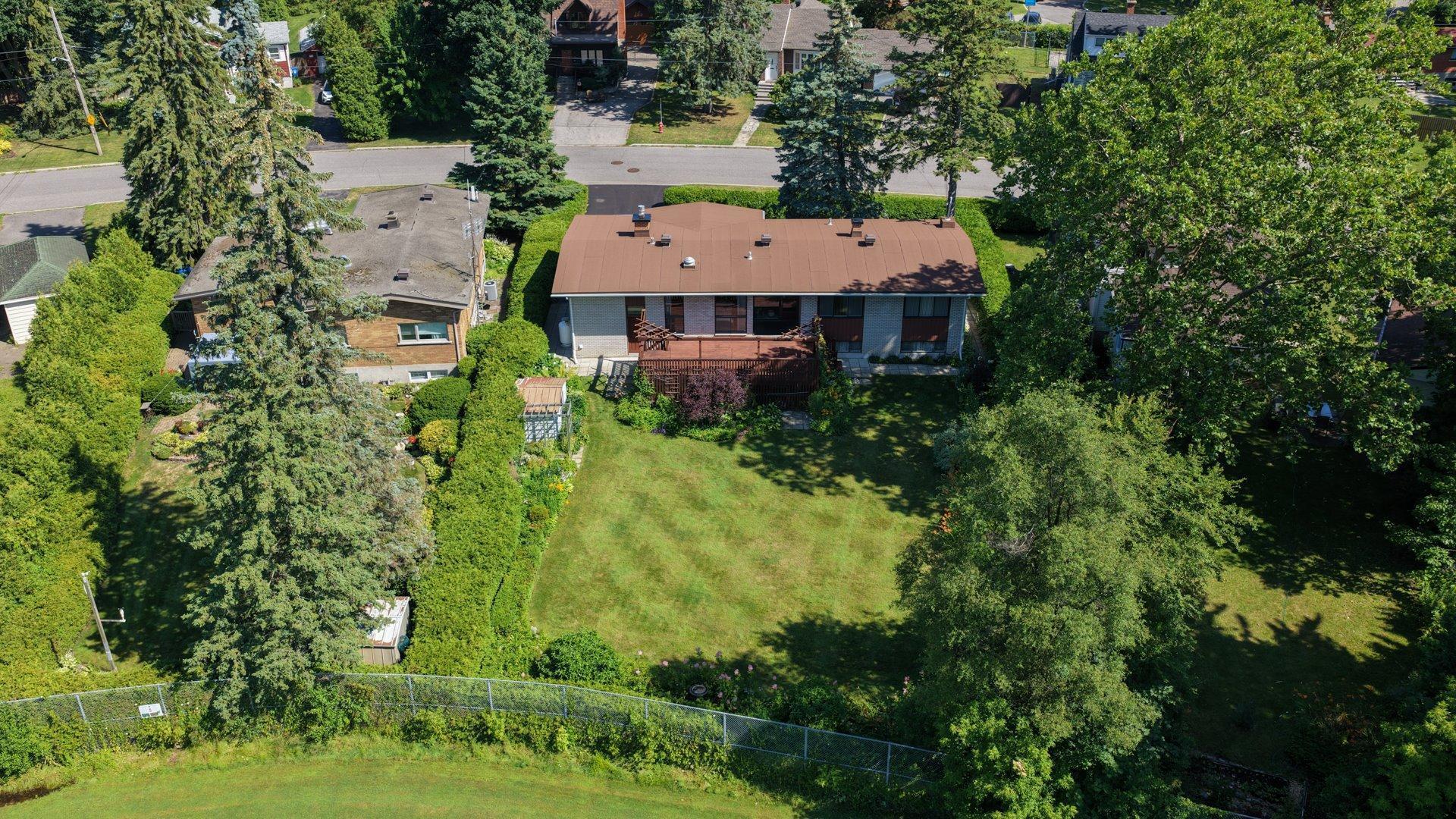 









22


Av. Circle

,
Pointe-Claire,




QC
H9R1X1

