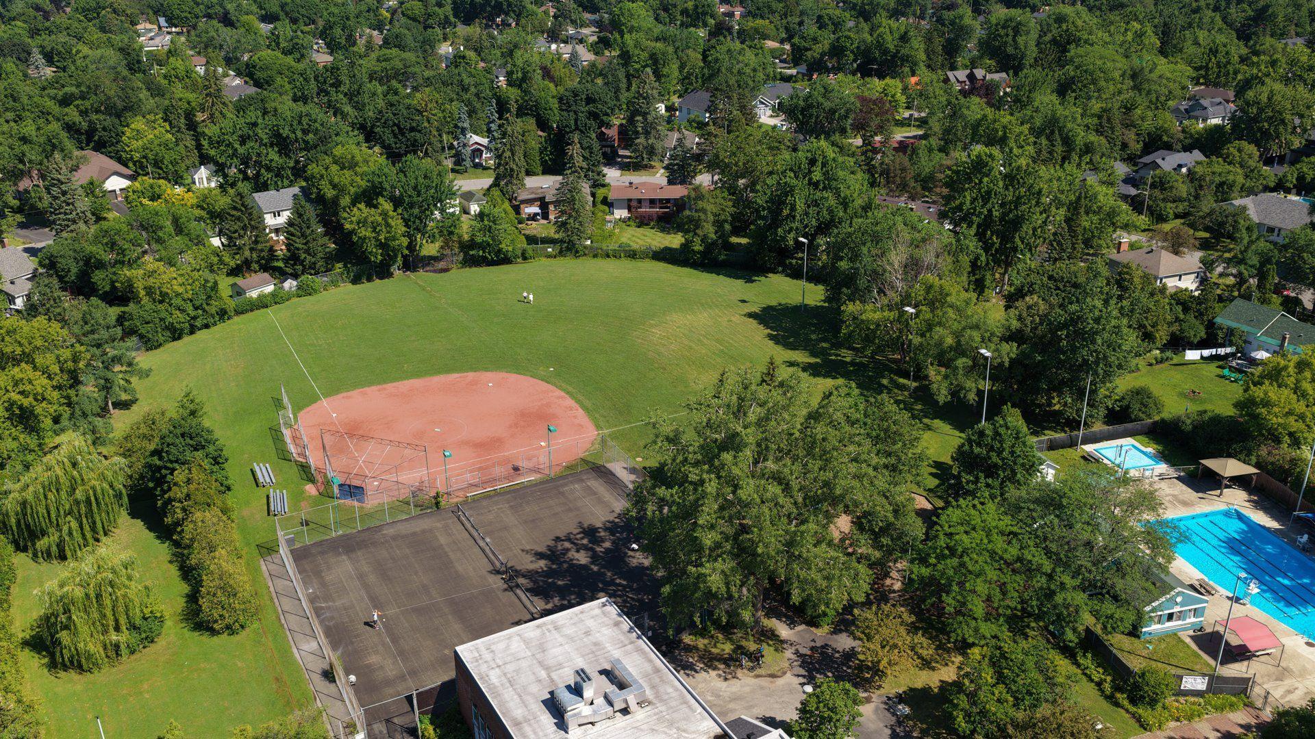 









22


Av. Circle

,
Pointe-Claire,




QC
H9R1X1

