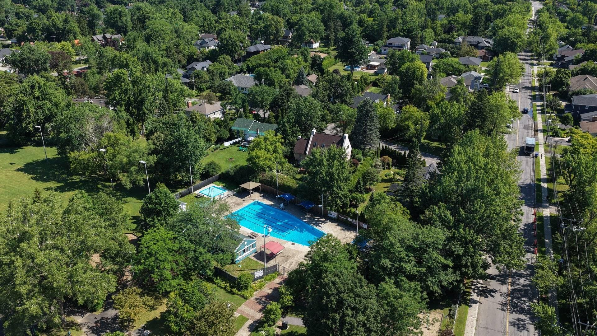 









22


Av. Circle

,
Pointe-Claire,




QC
H9R1X1


