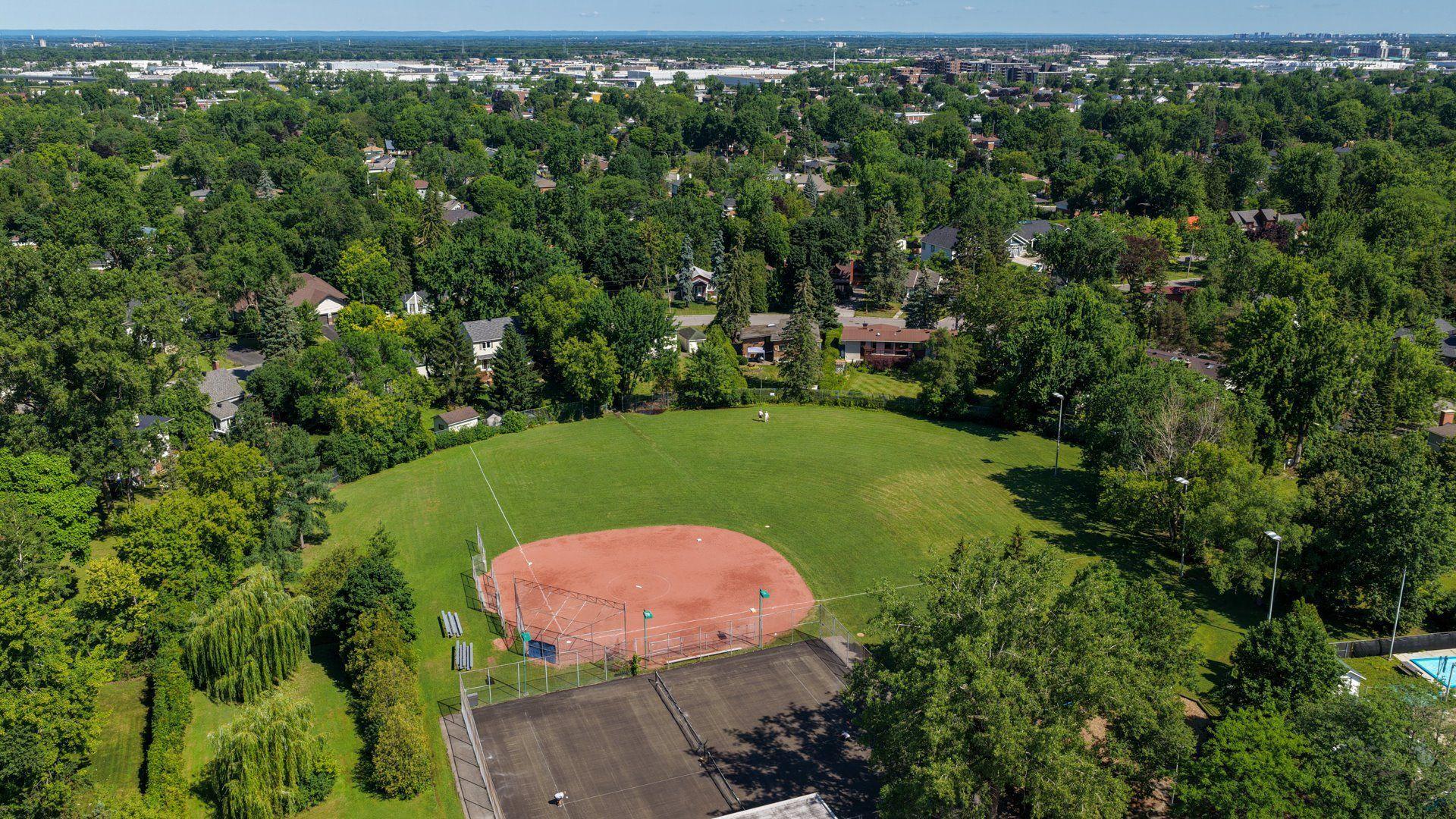 









22


Av. Circle

,
Pointe-Claire,




QC
H9R1X1

