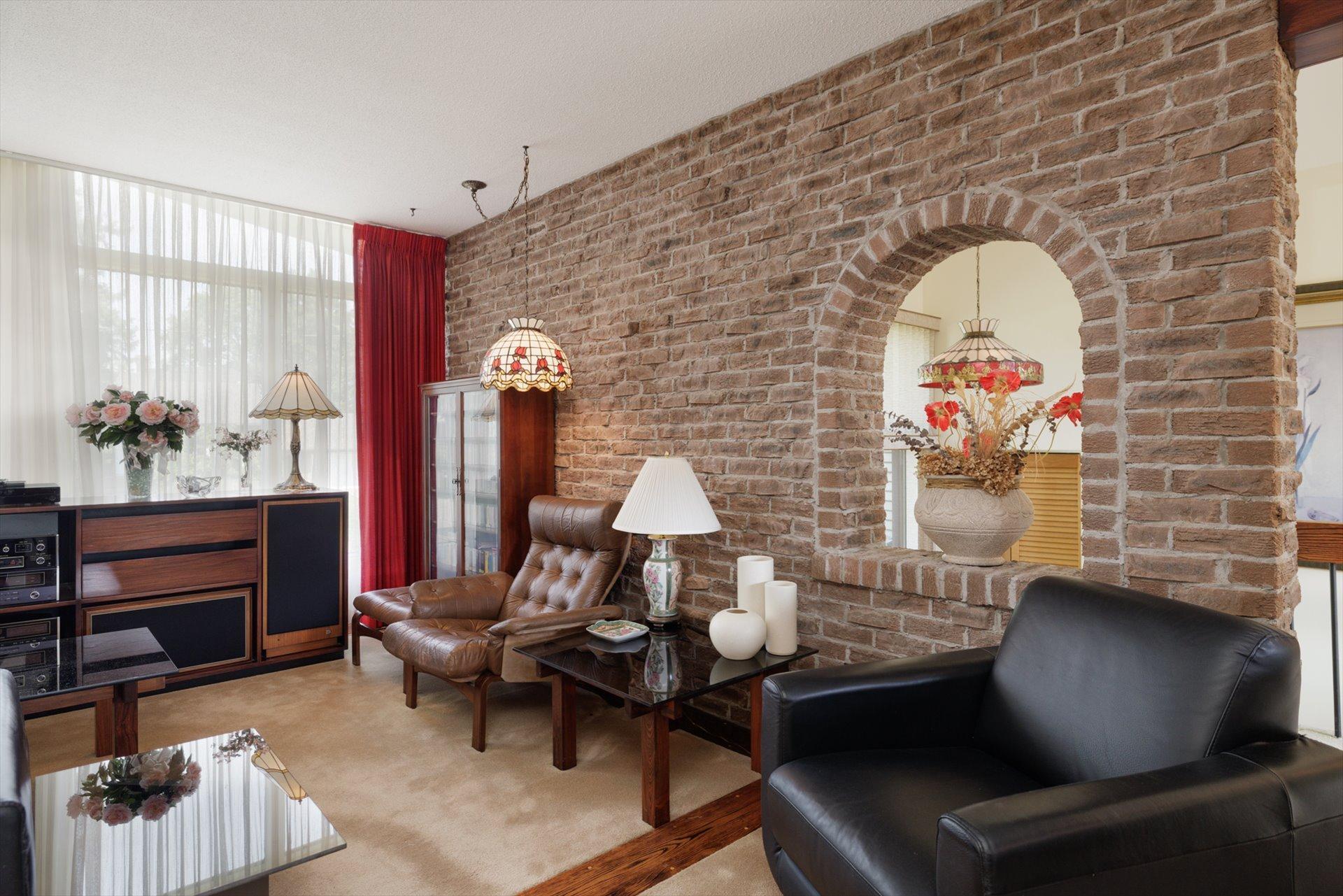 









22


Av. Circle

,
Pointe-Claire,




QC
H9R1X1

